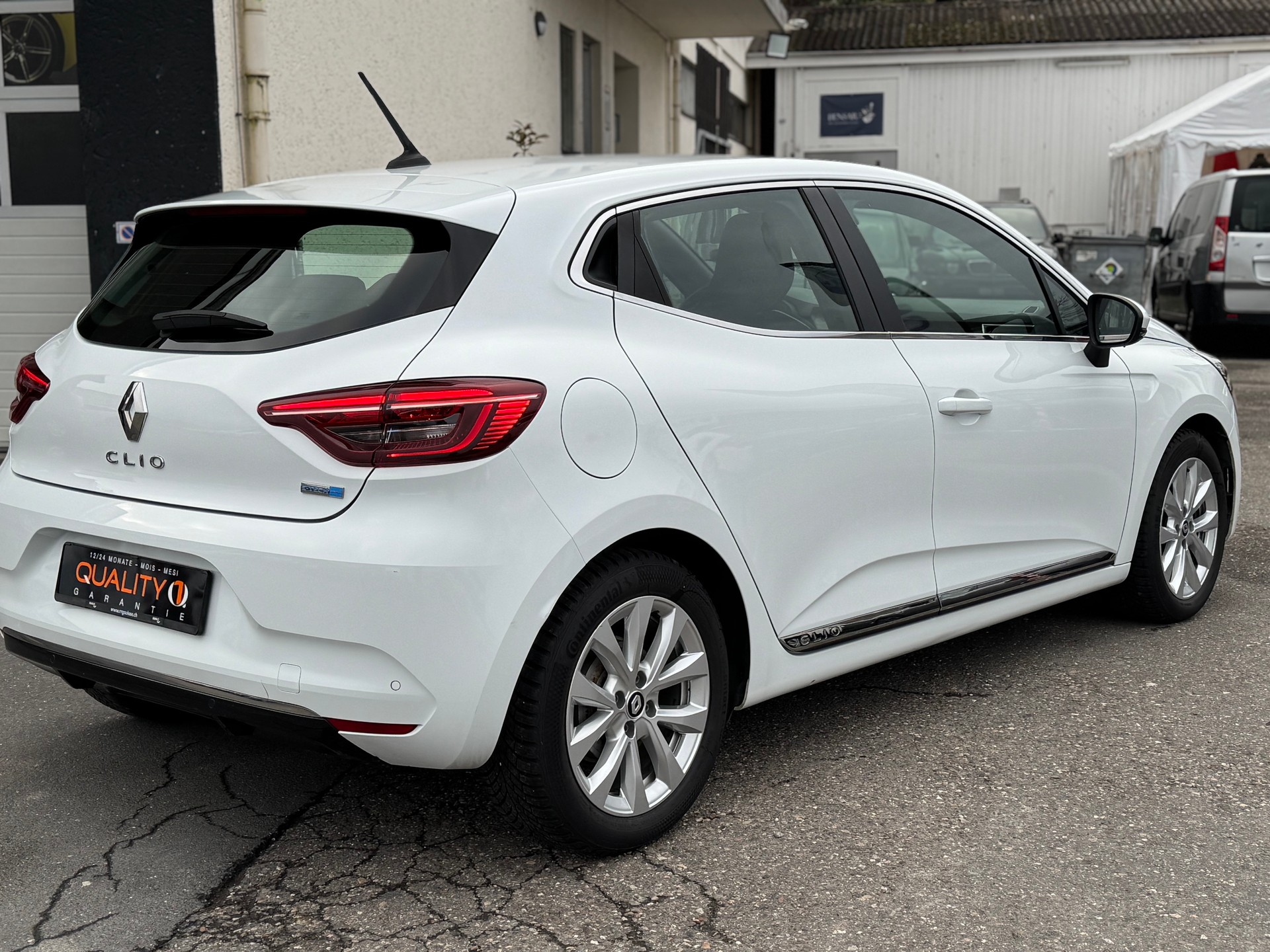 RENAULT Clio 1.6 E-Tech Edition One-image-3
