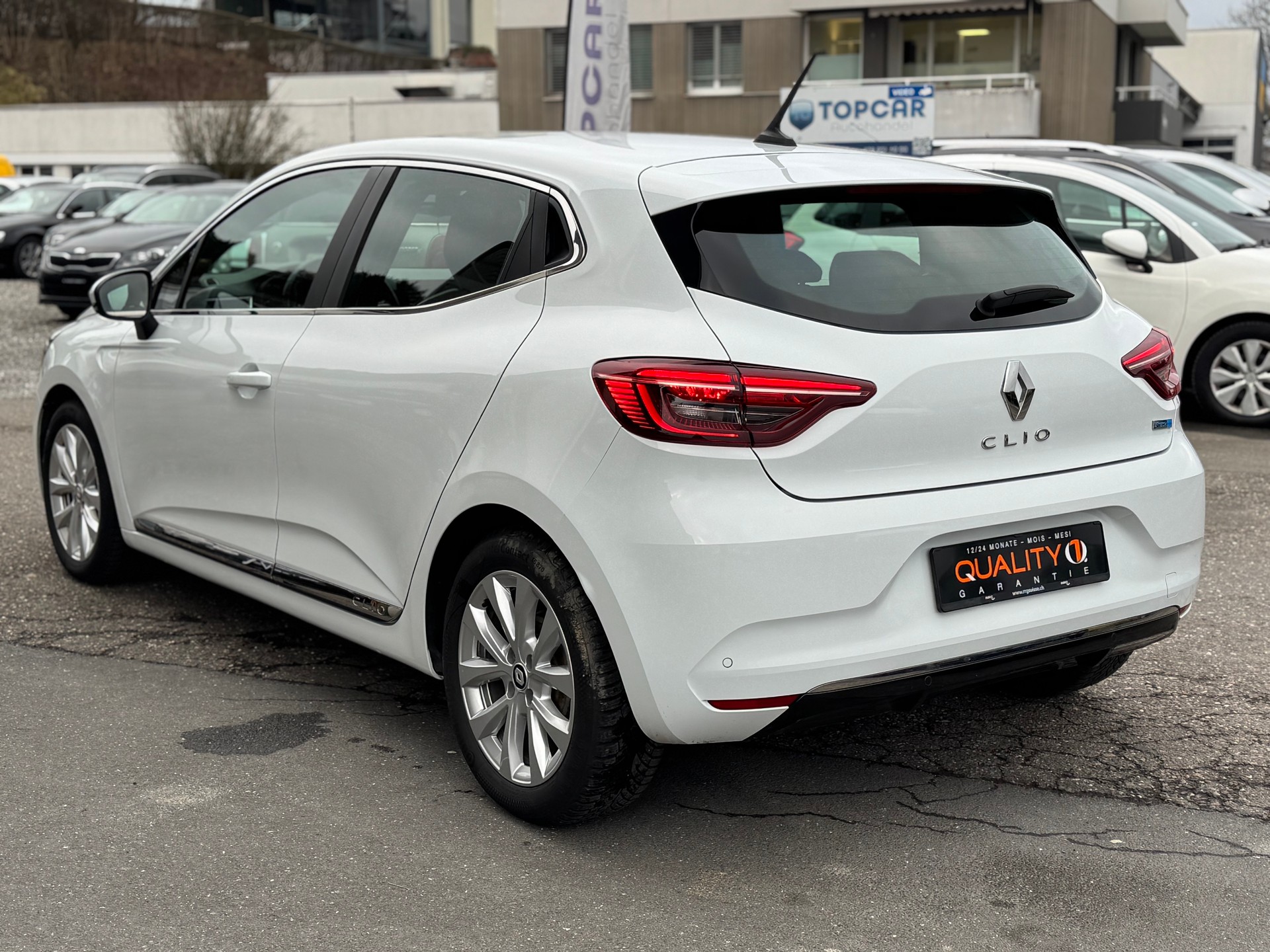 RENAULT Clio 1.6 E-Tech Edition One-image-5
