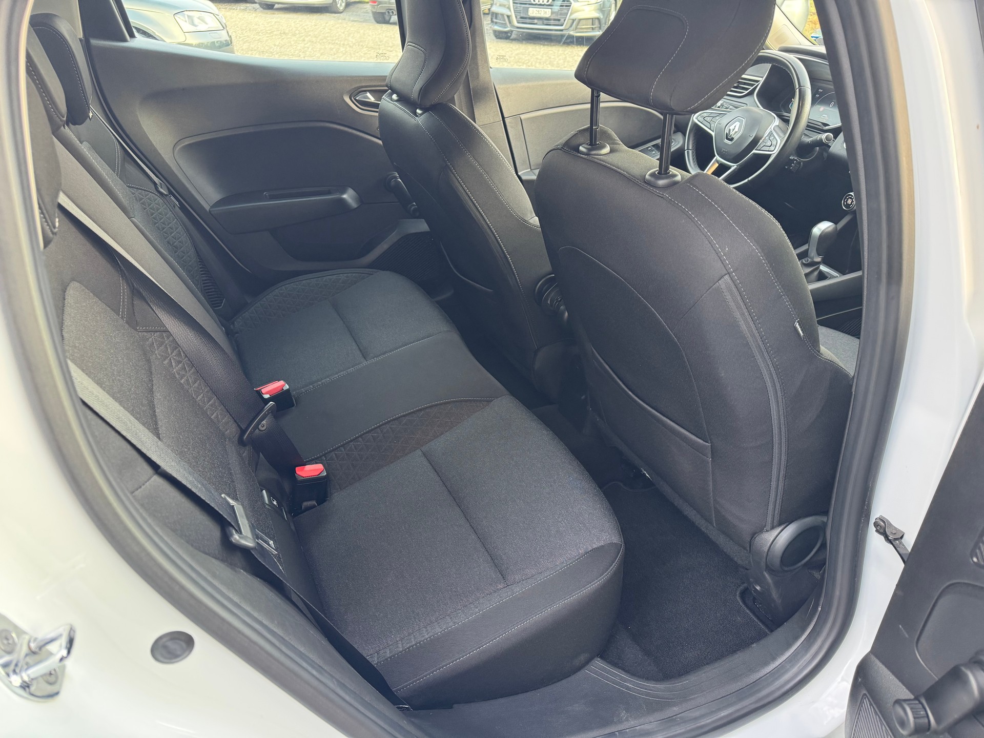 RENAULT Clio 1.6 E-Tech Edition One-image-13