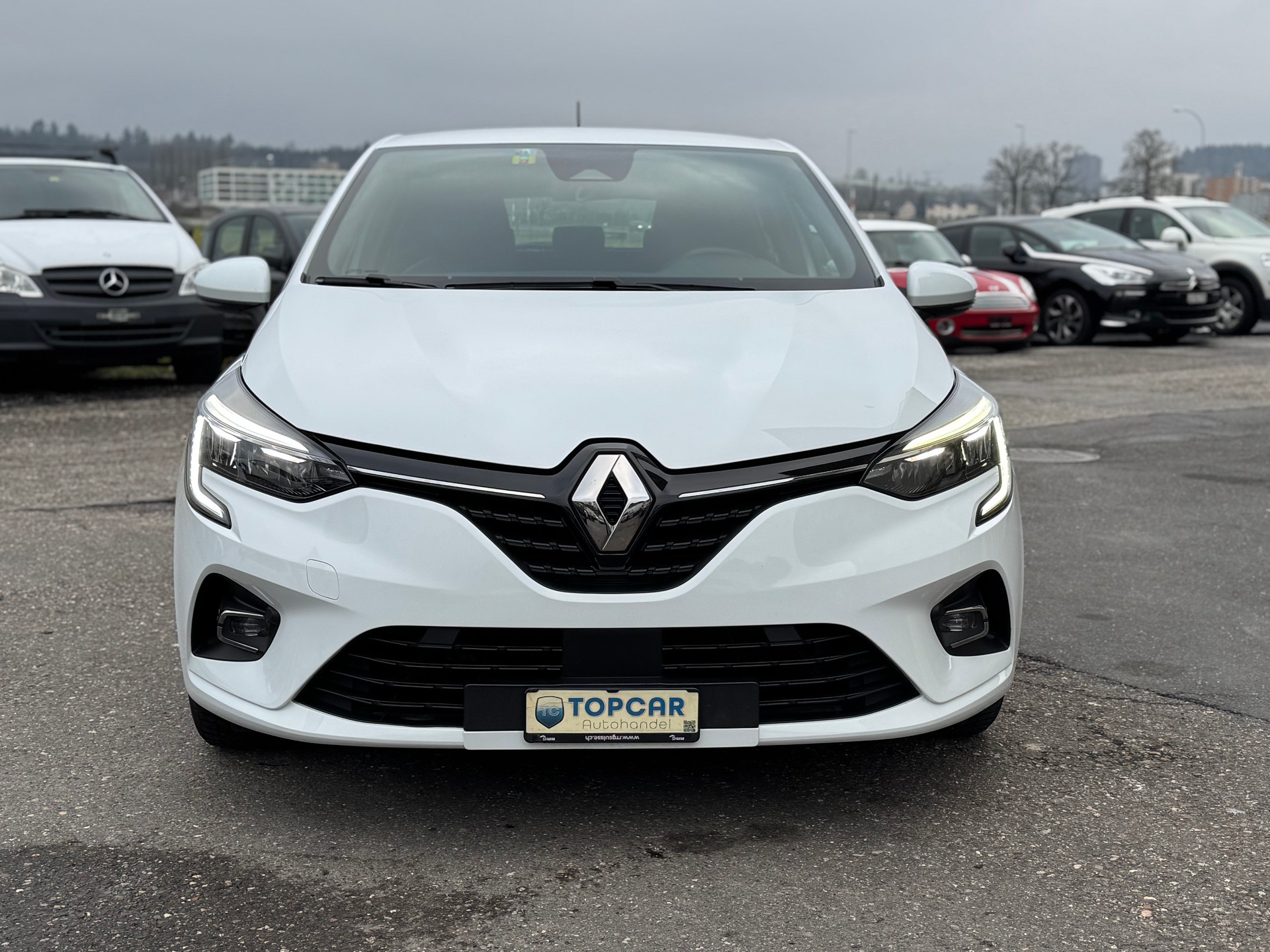 RENAULT Clio 1.6 E-Tech Edition One-image-1