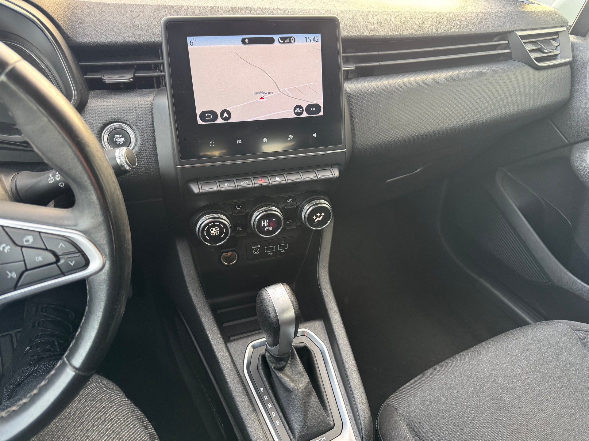 RENAULT Clio 1.6 E-Tech Edition One-image-10