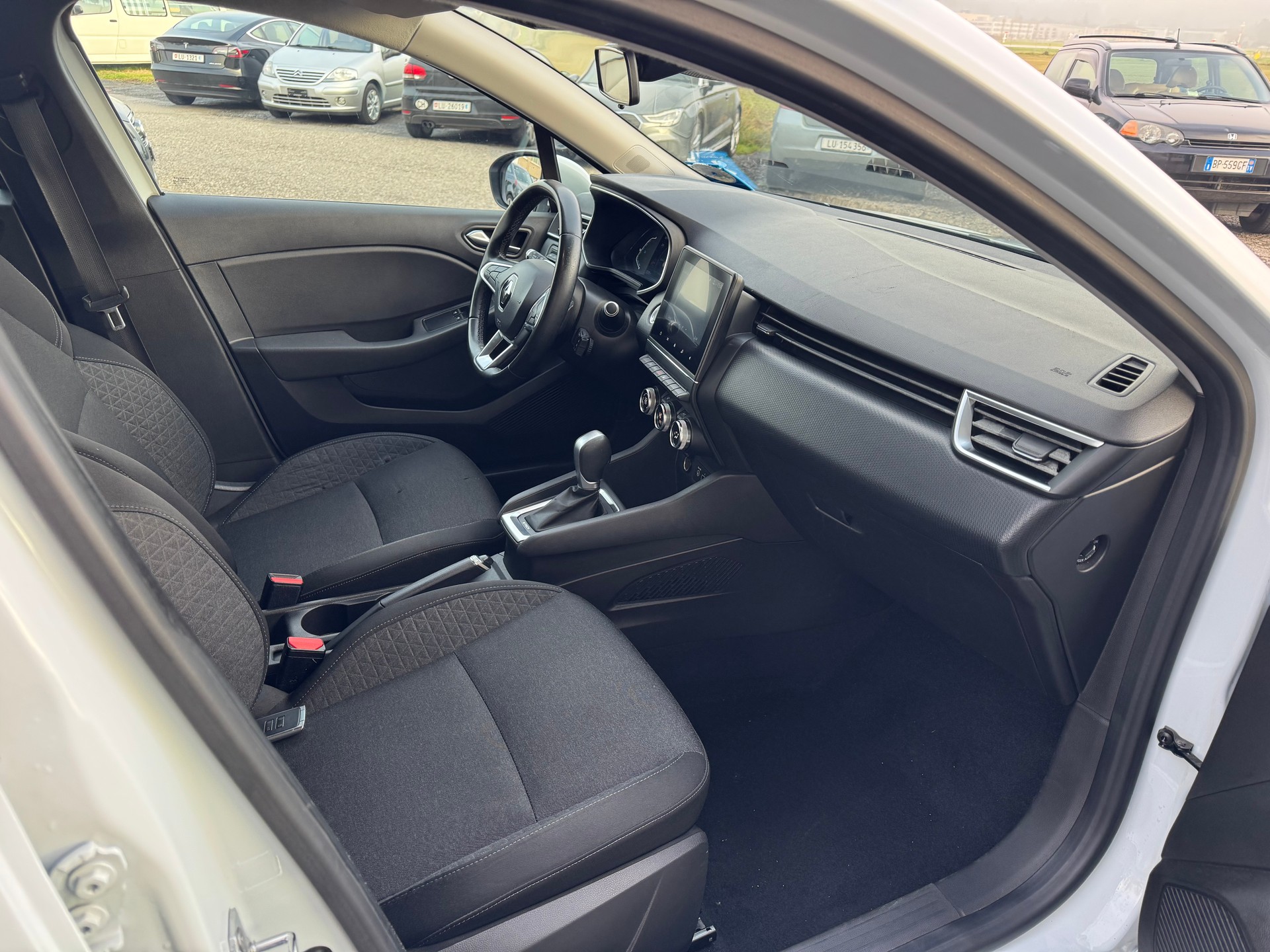 RENAULT Clio 1.6 E-Tech Edition One-image-12