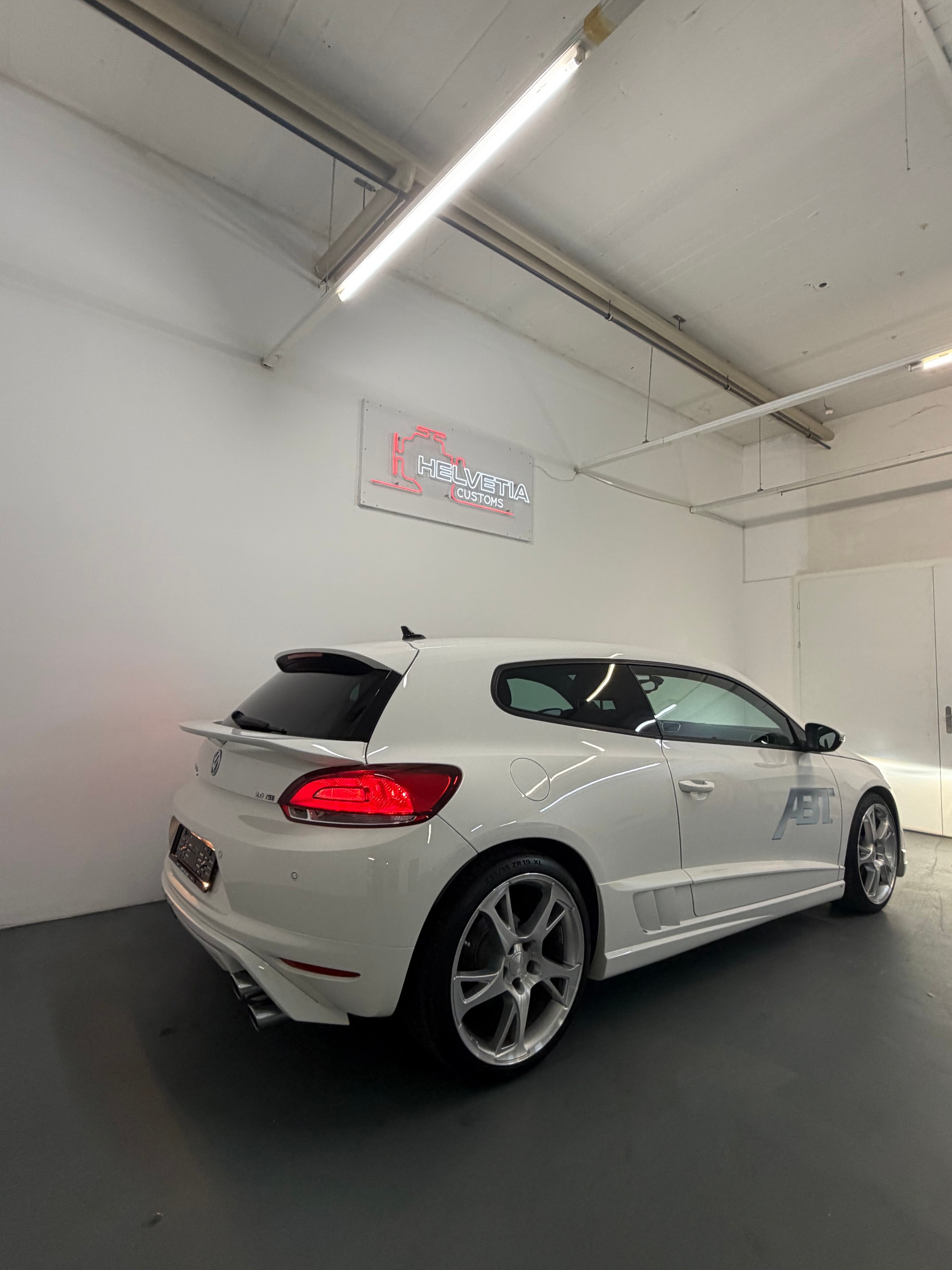 VW Scirocco 2.0 TSI-image-3