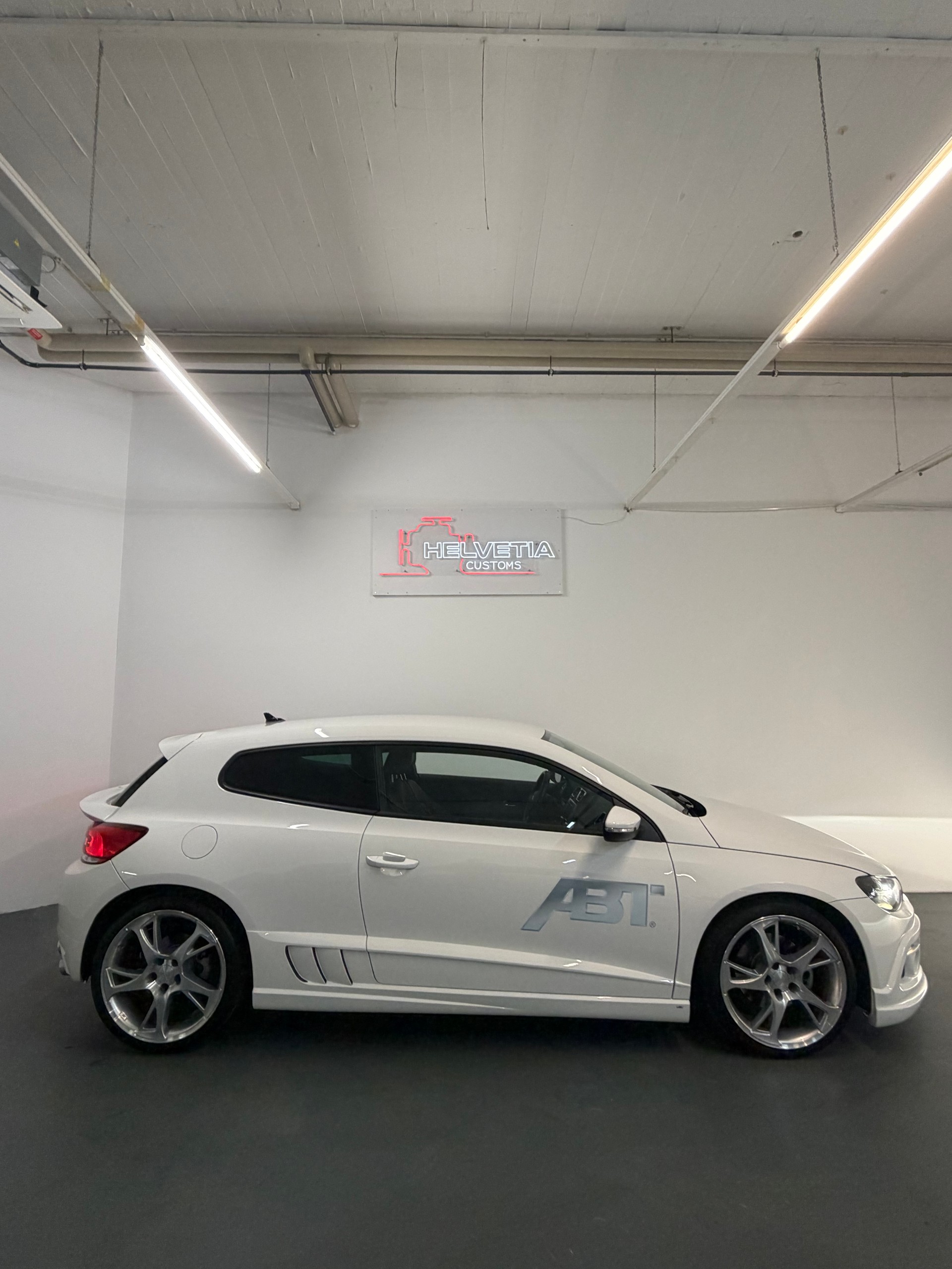 VW Scirocco 2.0 TSI-image-2