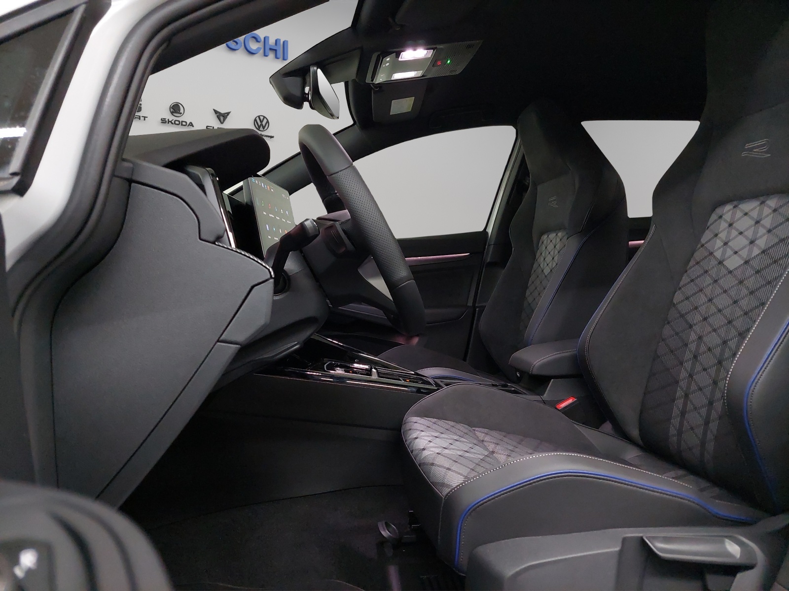 VW Golf Variant 1.5 eTSI mHEV R-Line-image-5