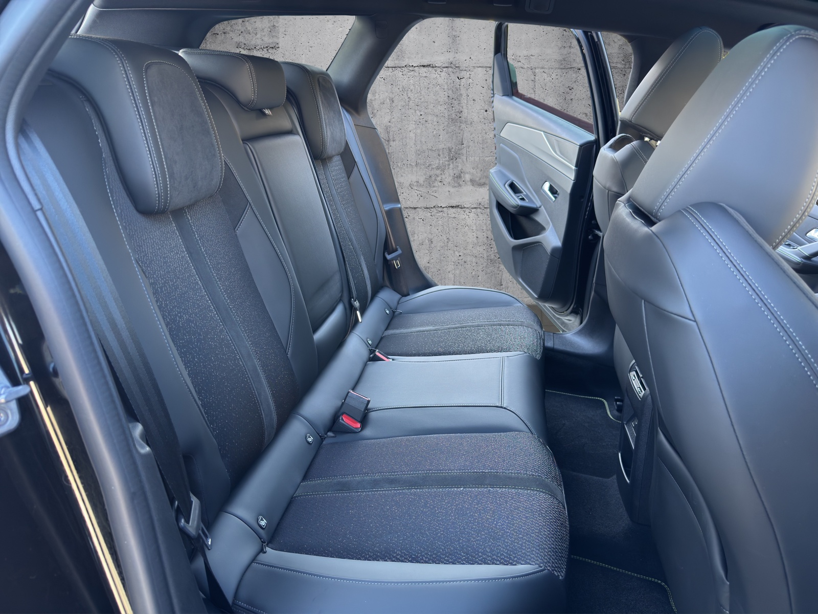 PEUGEOT 308 SW 1.6 PHEV 180 GT *PANO-DACH*-image-26