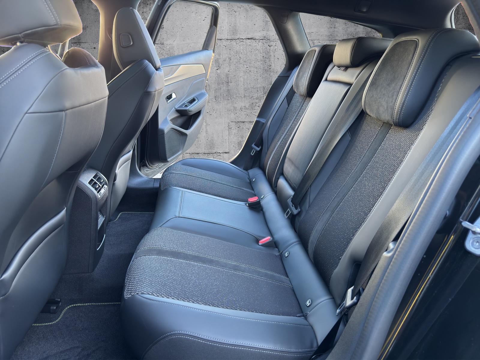 PEUGEOT 308 SW 1.6 PHEV 180 GT *PANO-DACH*-image-25