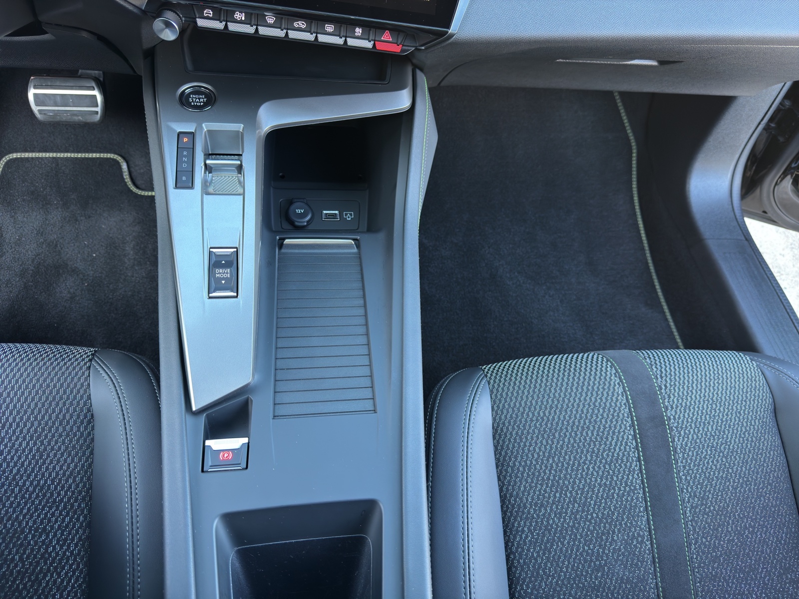 PEUGEOT 308 SW 1.6 PHEV 180 GT *PANO-DACH*-image-21