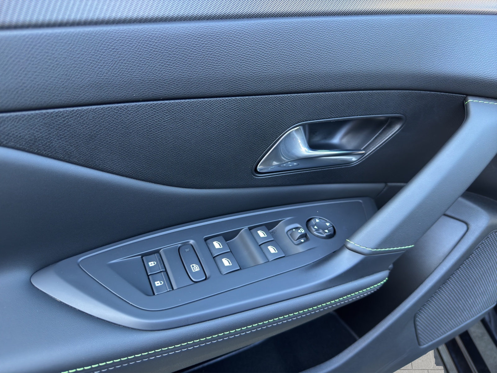 PEUGEOT 308 SW 1.6 PHEV 180 GT *PANO-DACH*-image-22