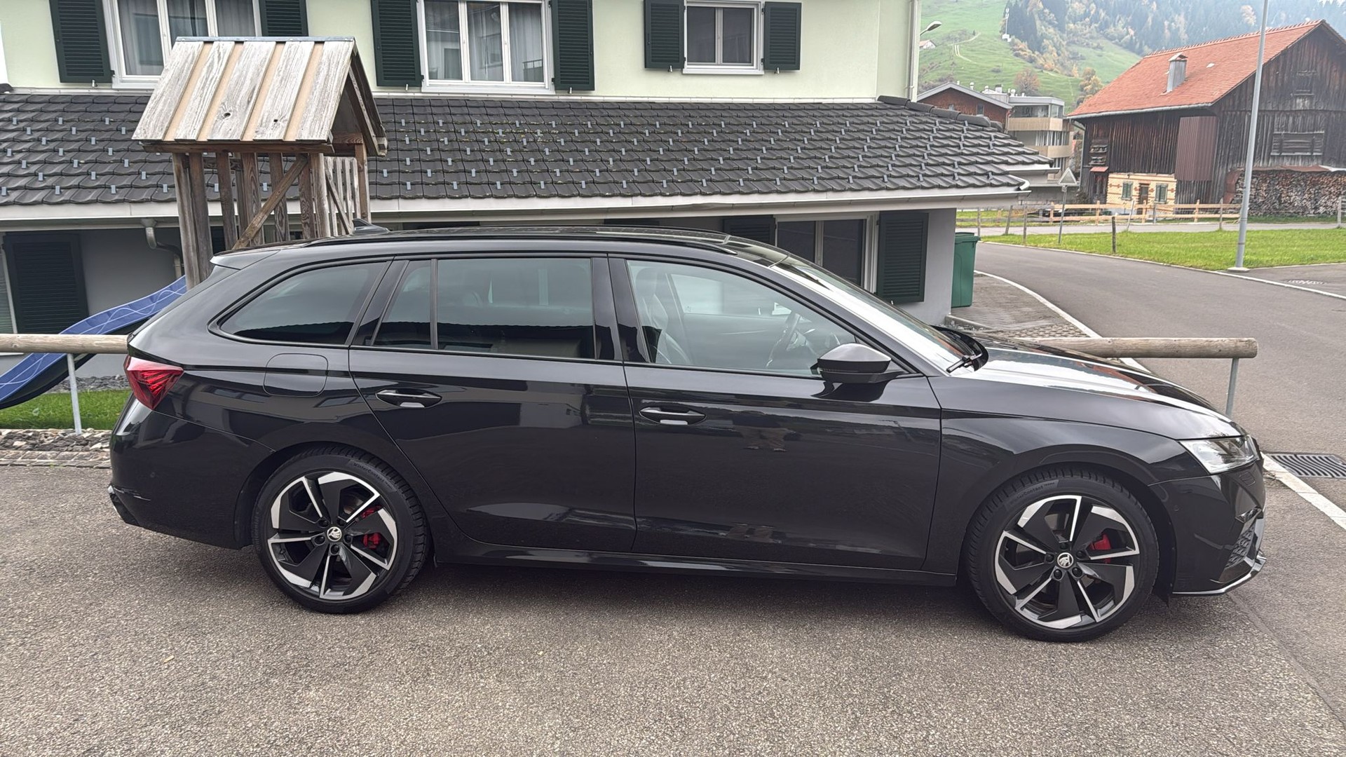SKODA Octavia Combi 2.0 TDI DSG RS 4x4-image-1