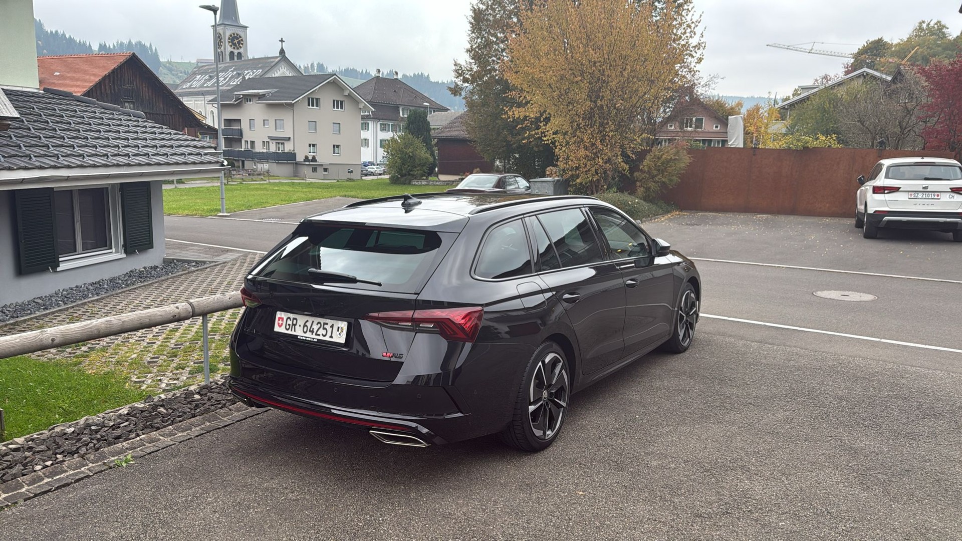 SKODA Octavia Combi 2.0 TDI DSG RS 4x4-image-2