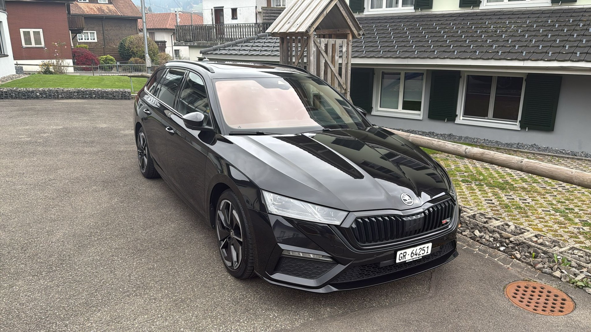 SKODA Octavia Combi 2.0 TDI DSG RS 4x4-image-0
