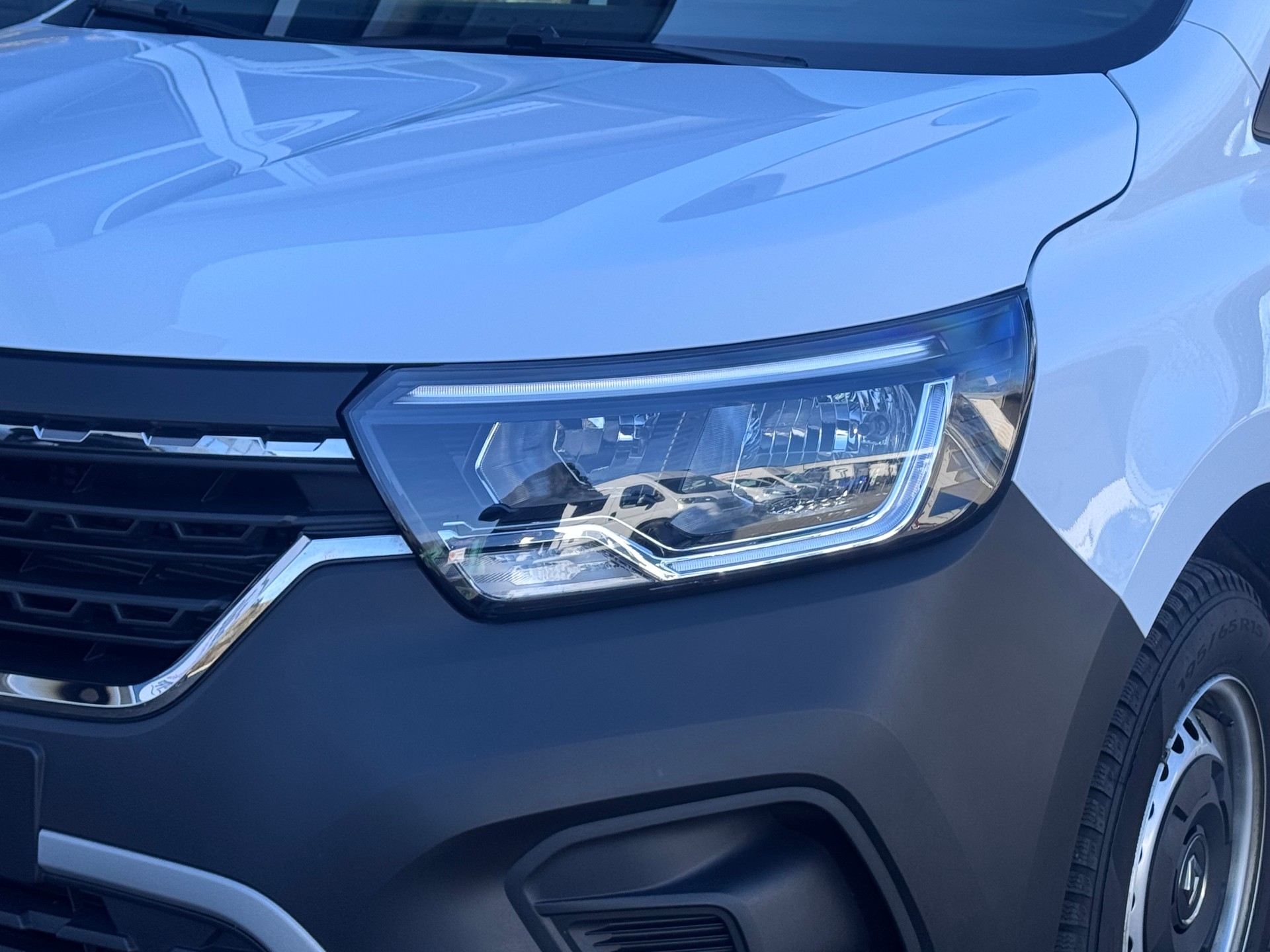 RENAULT Kangoo Van 1.5 dCi 95 PS Extra +3 Plätzer+Klima+Rückfahrkamera+Tempomat+Heckflügeltüren+Spurhalteassistent+469 Kg Nutzlast+-image-4