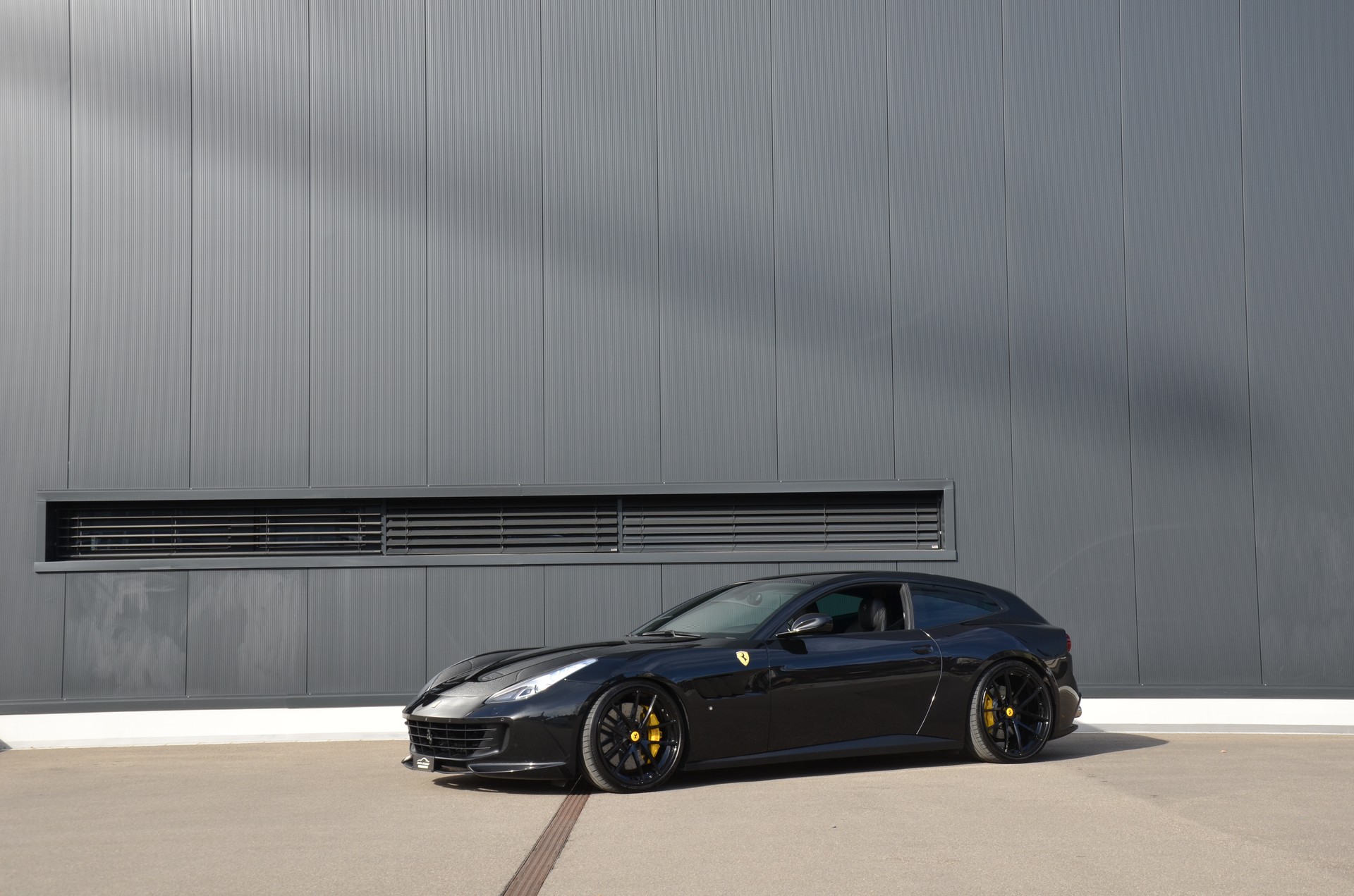 FERRARI GTC 4 Lusso T-showroom-element-1