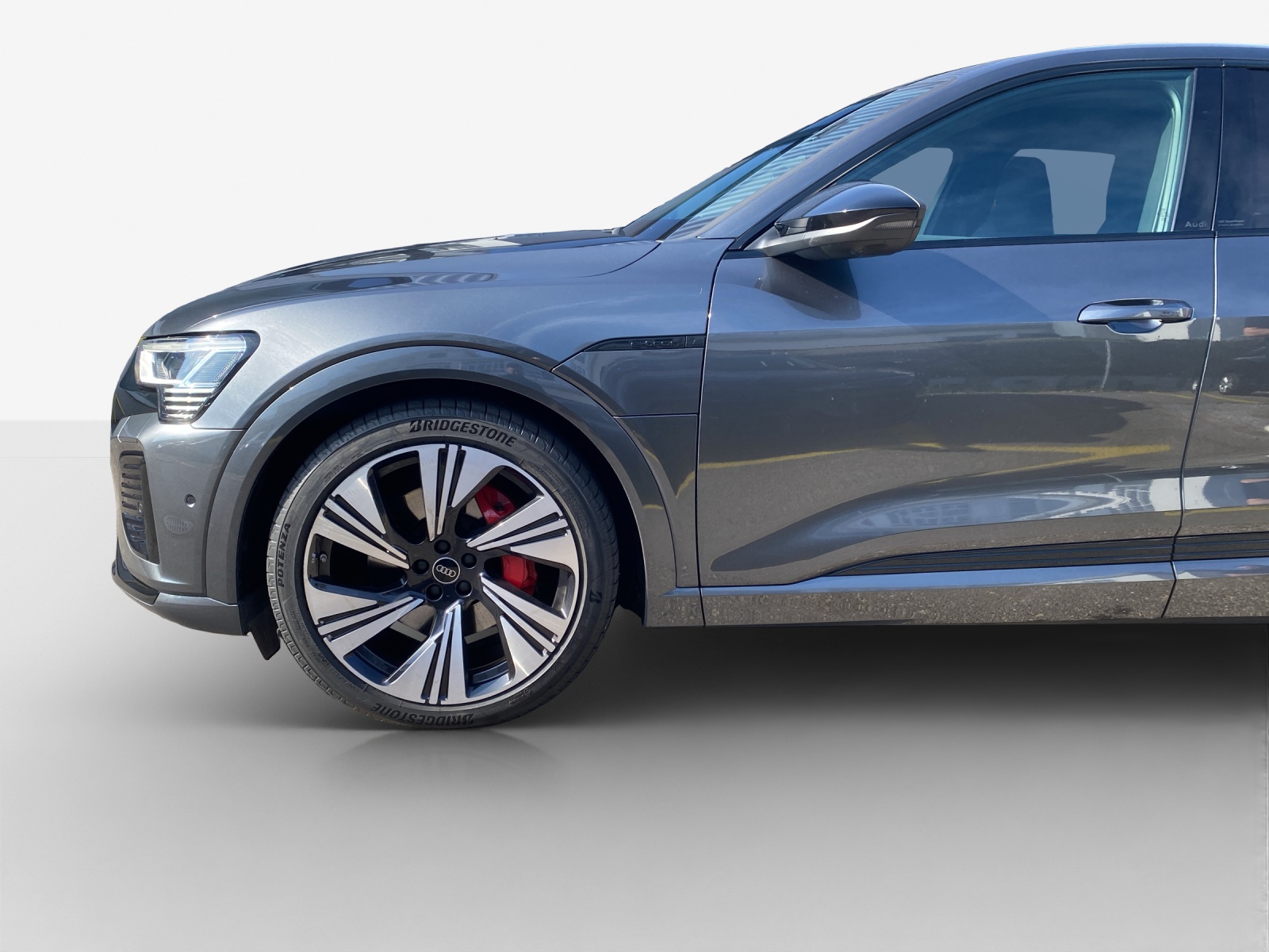 AUDI Q8 Sportback 55 e-tron Black Edition quattro-image-13