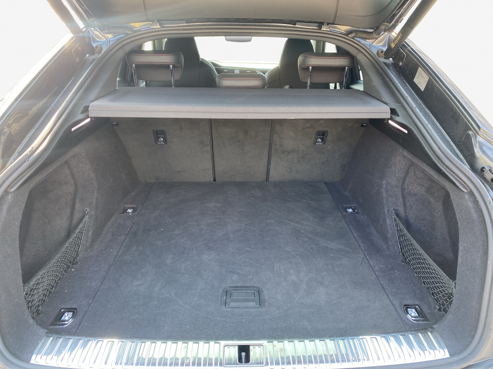 AUDI Q8 Sportback 55 e-tron Black Edition quattro-image-12