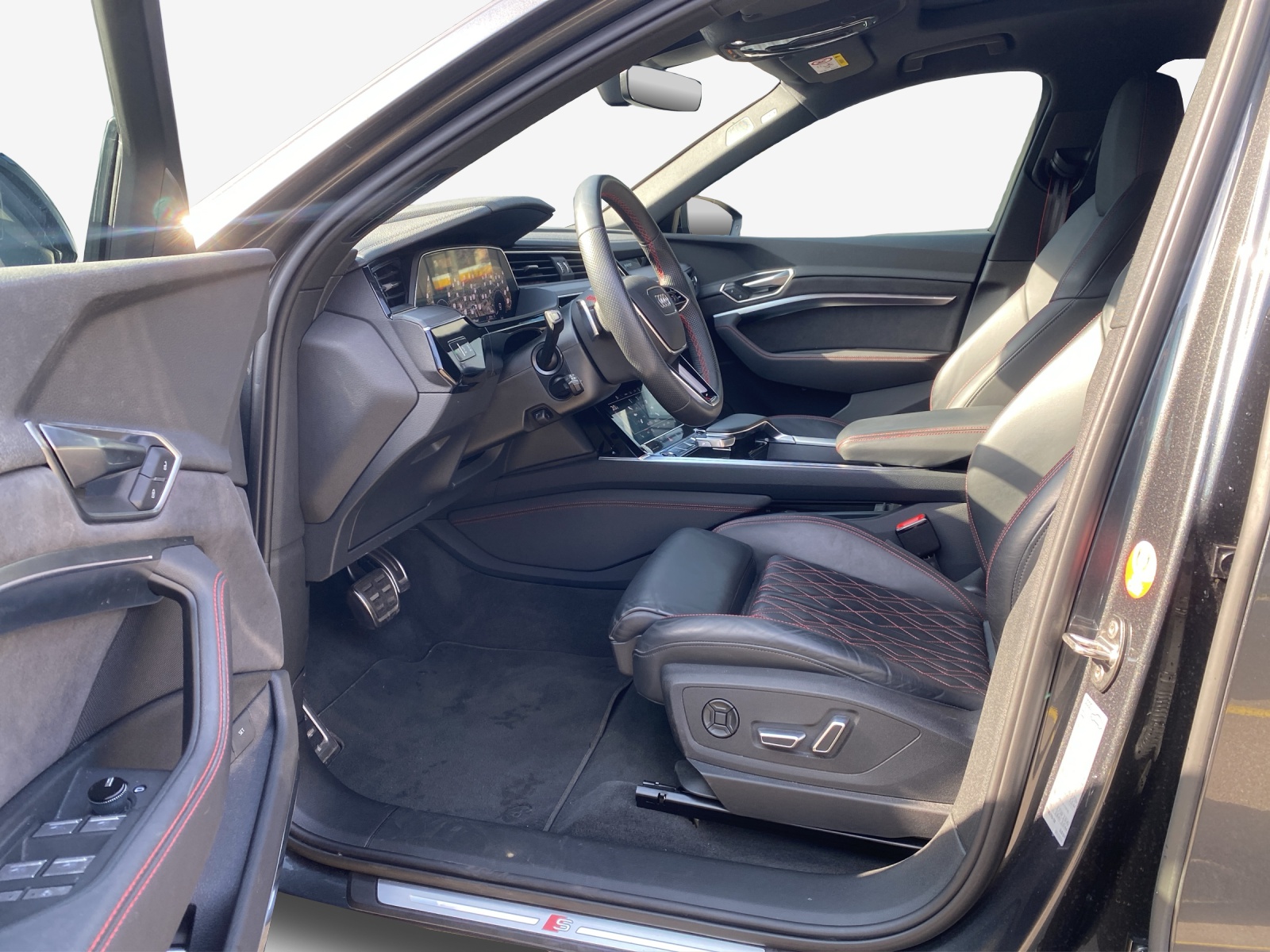 AUDI Q8 Sportback 55 e-tron Black Edition quattro-image-7