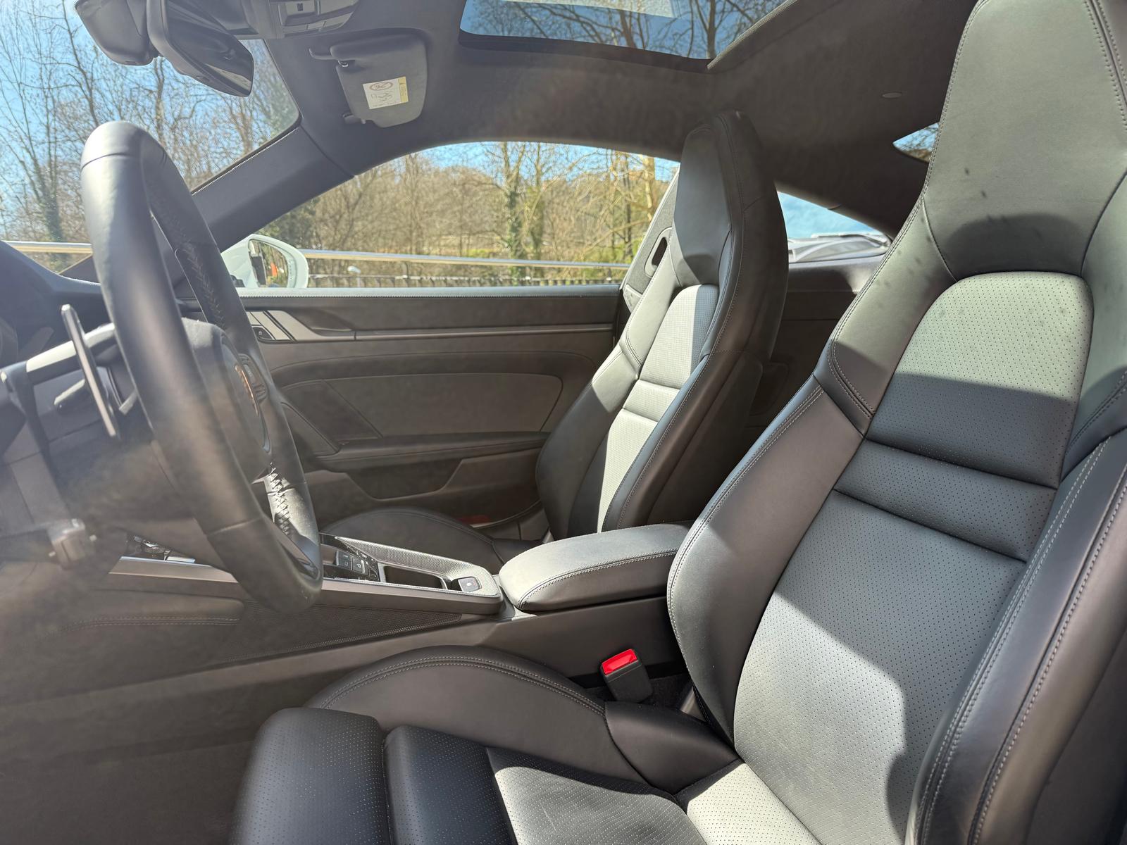 PORSCHE 911 Carrera 4S PDK-image-9