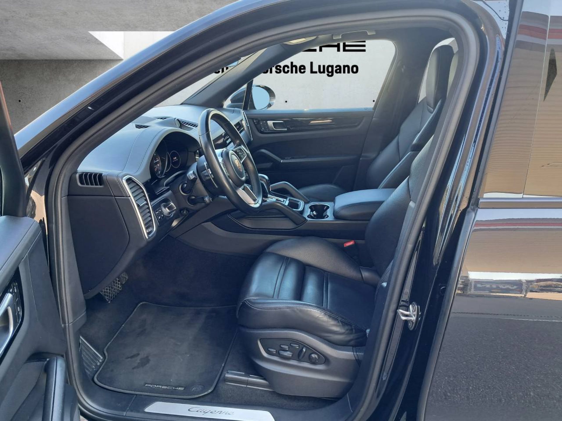 PORSCHE Cayenne E-Hybrid (MY22)-image-3