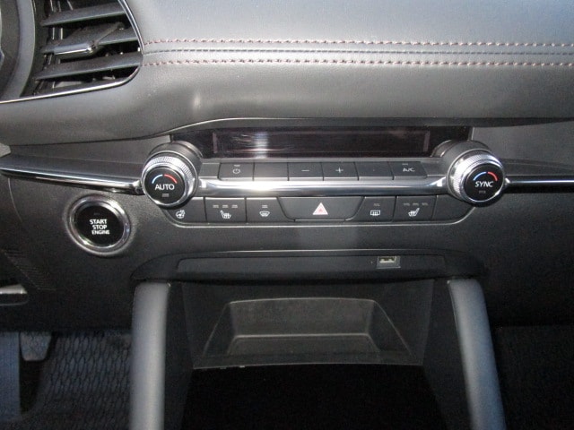 MAZDA 3 Hatchback 2.0 186 Revolution-image-18