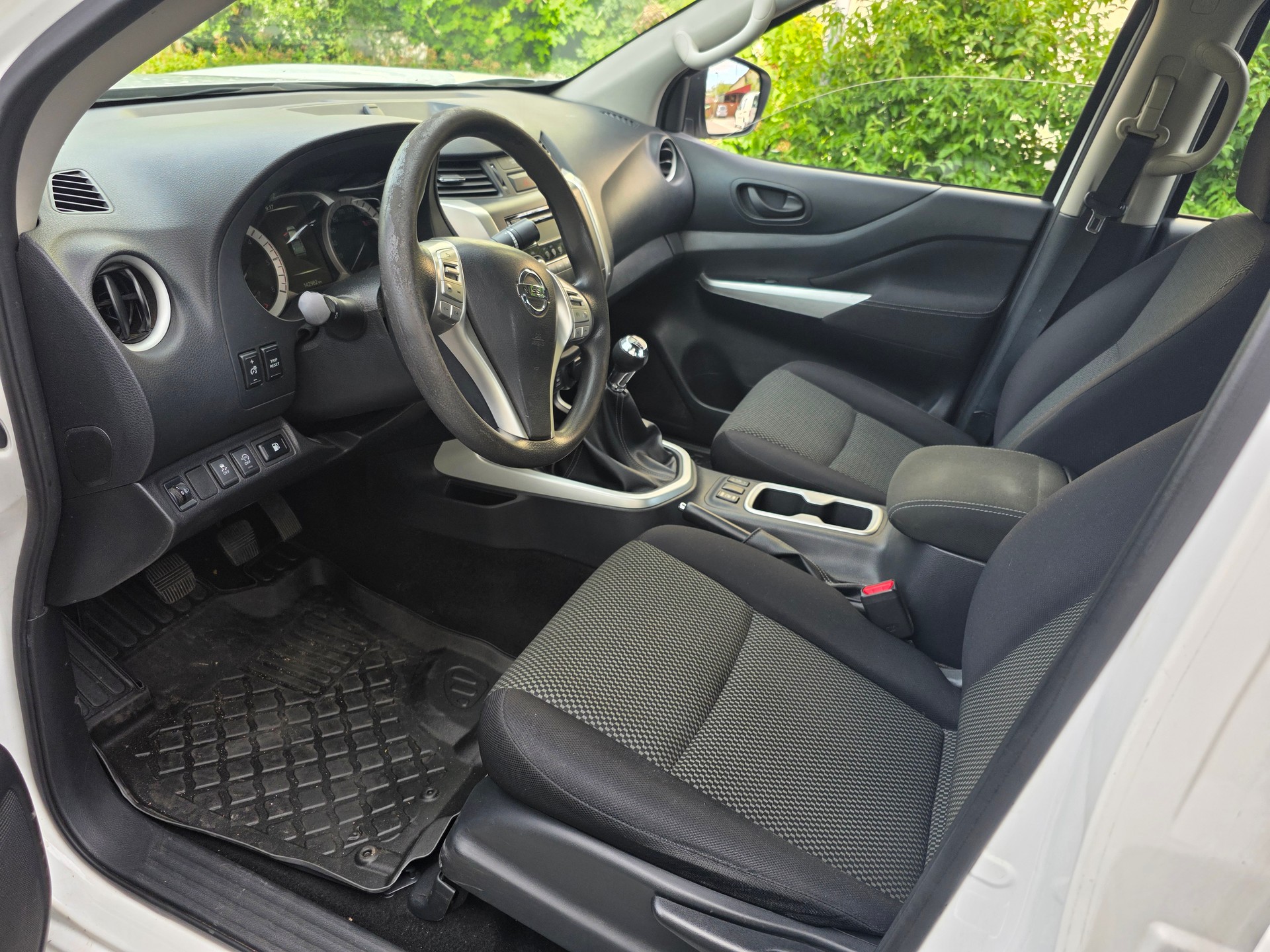 NISSAN Navara Double Cab Visia 2.3 dCi 4WD-image-7