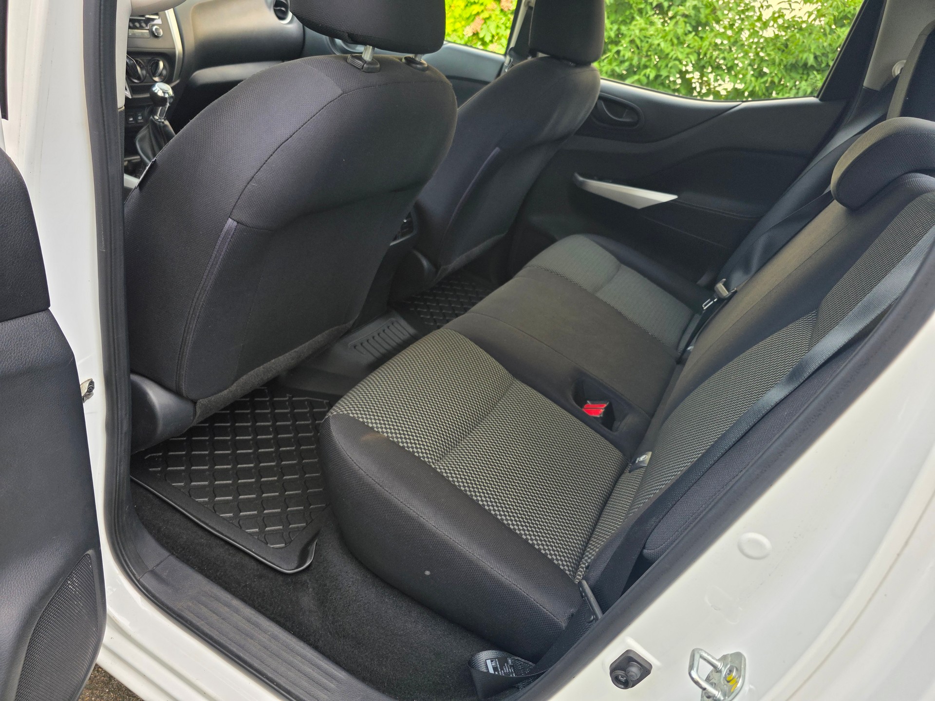 NISSAN Navara Double Cab Visia 2.3 dCi 4WD-image-8