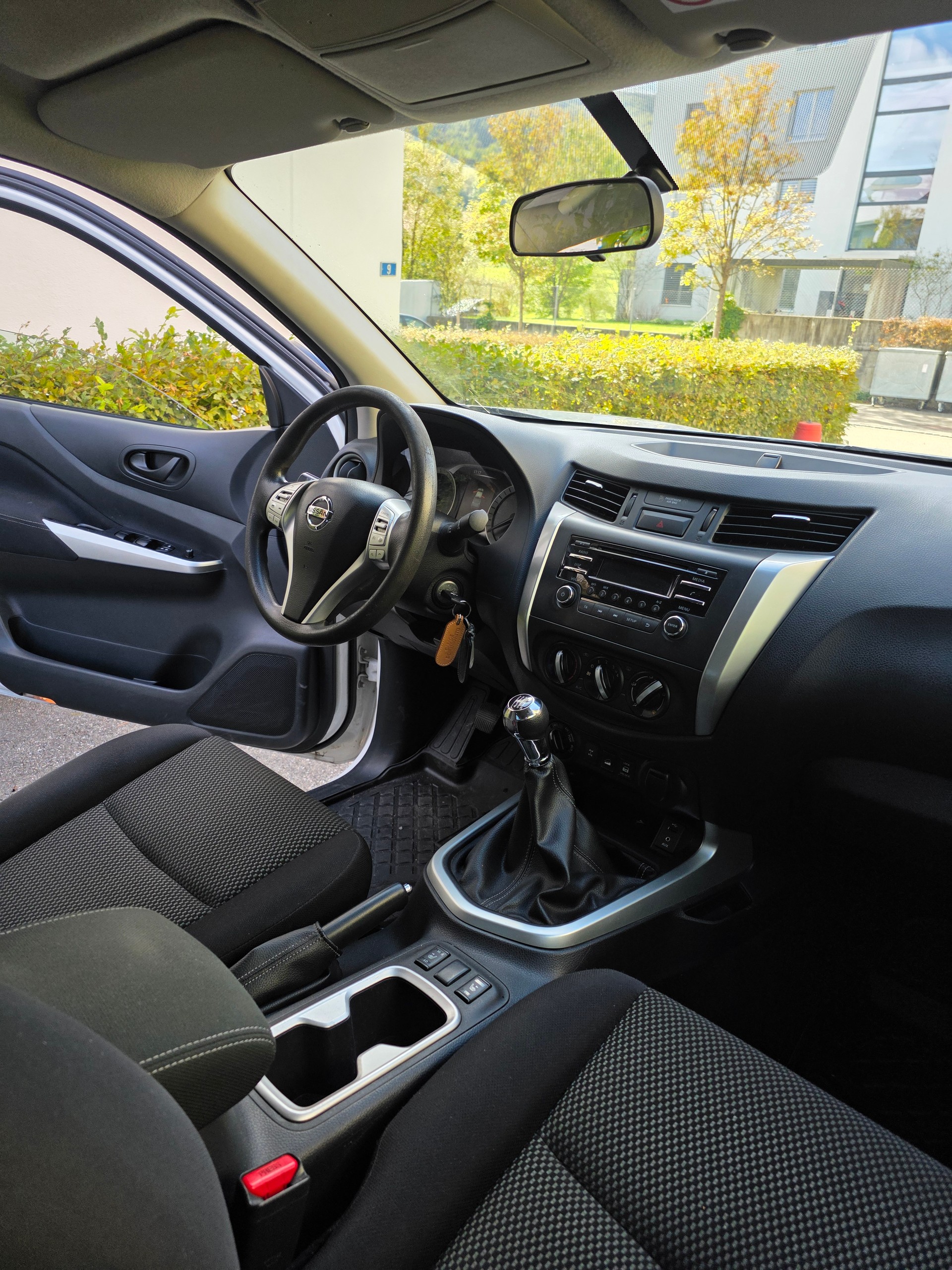 NISSAN Navara Double Cab Visia 2.3 dCi 4WD-image-11