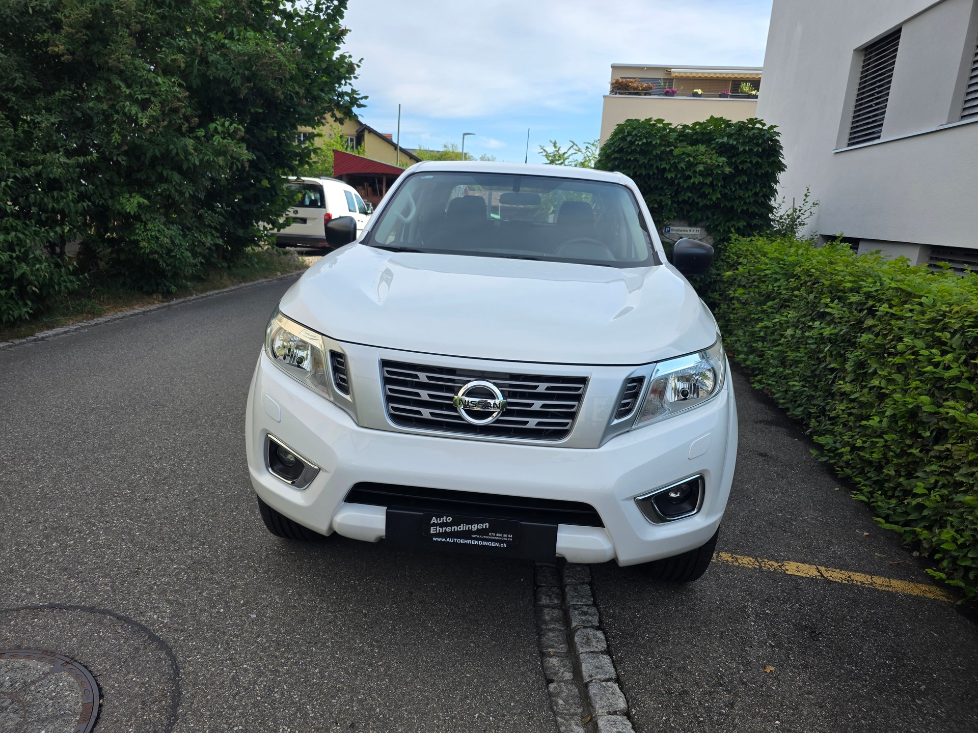 NISSAN Navara Double Cab Visia 2.3 dCi 4WD-image-1