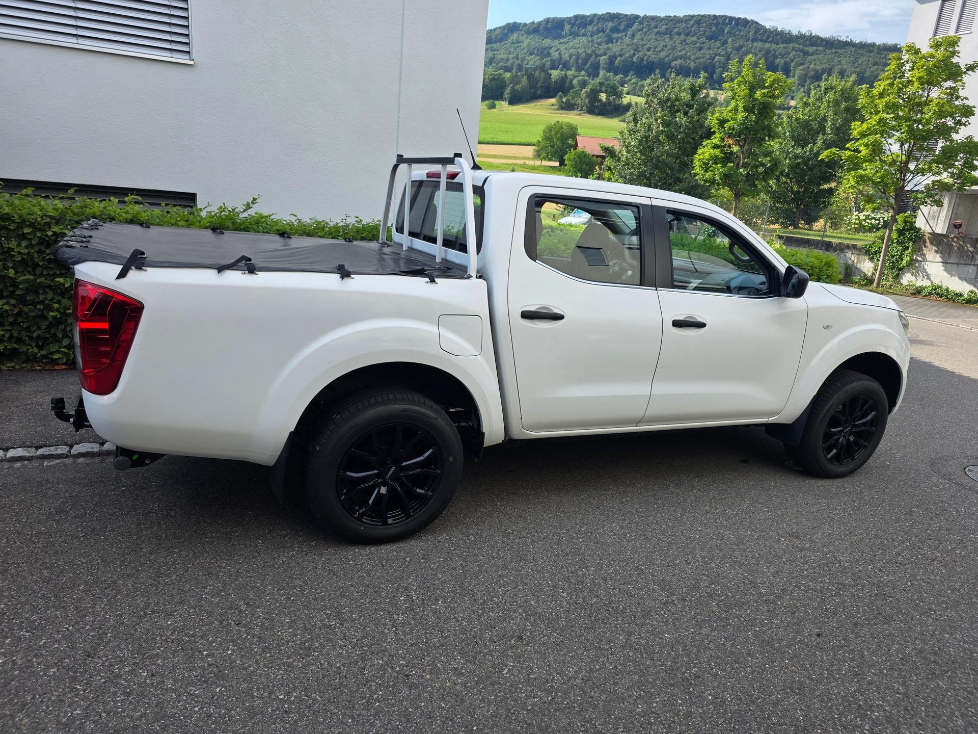 NISSAN Navara Double Cab Visia 2.3 dCi 4WD-image-3