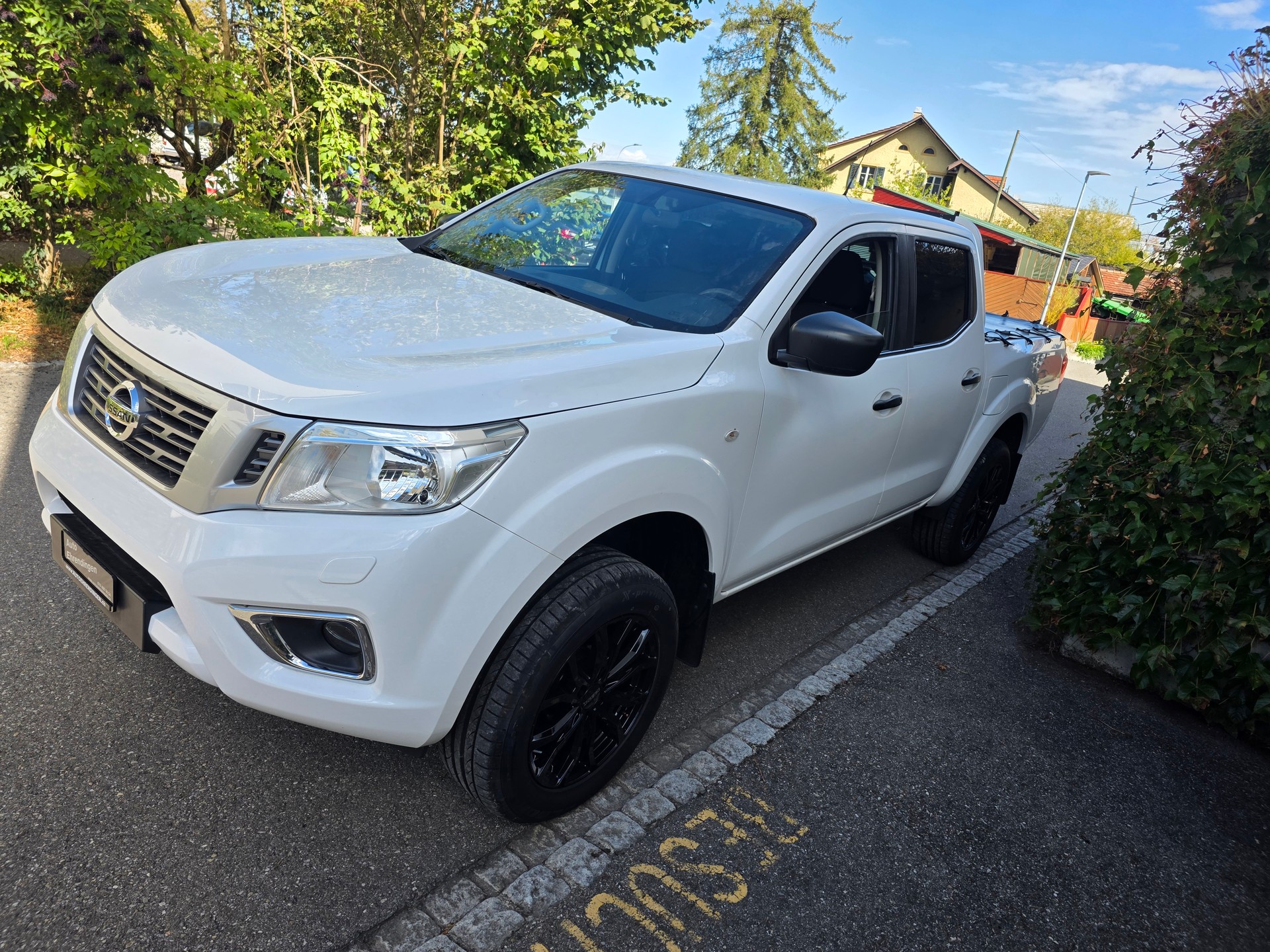 NISSAN Navara Double Cab Visia 2.3 dCi 4WD-image-0