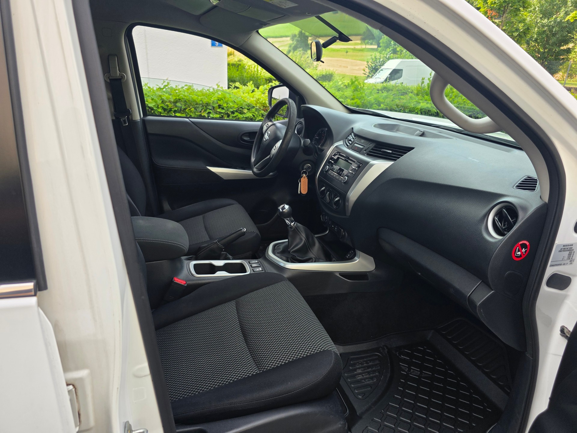 NISSAN Navara Double Cab Visia 2.3 dCi 4WD-image-13