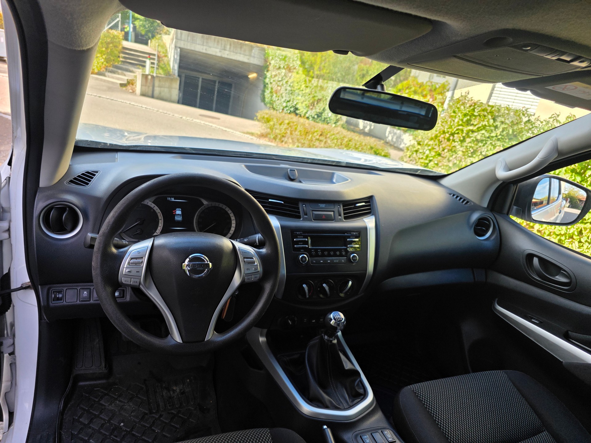 NISSAN Navara Double Cab Visia 2.3 dCi 4WD-image-8