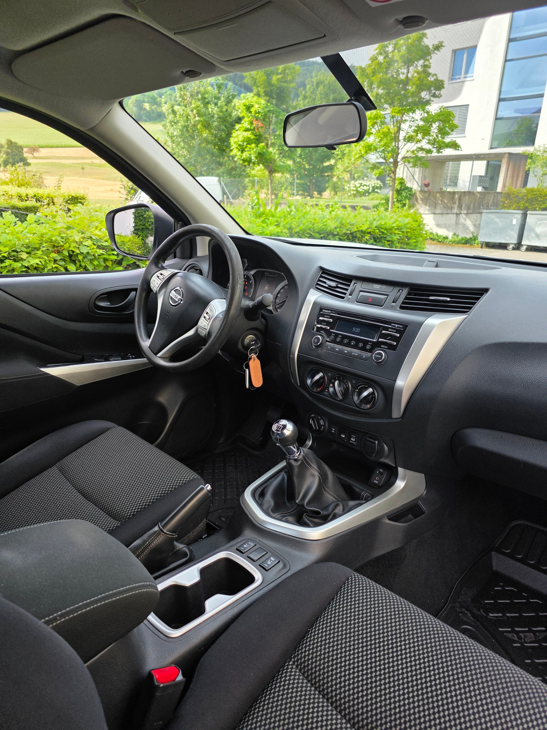 NISSAN Navara Double Cab Visia 2.3 dCi 4WD-image-15