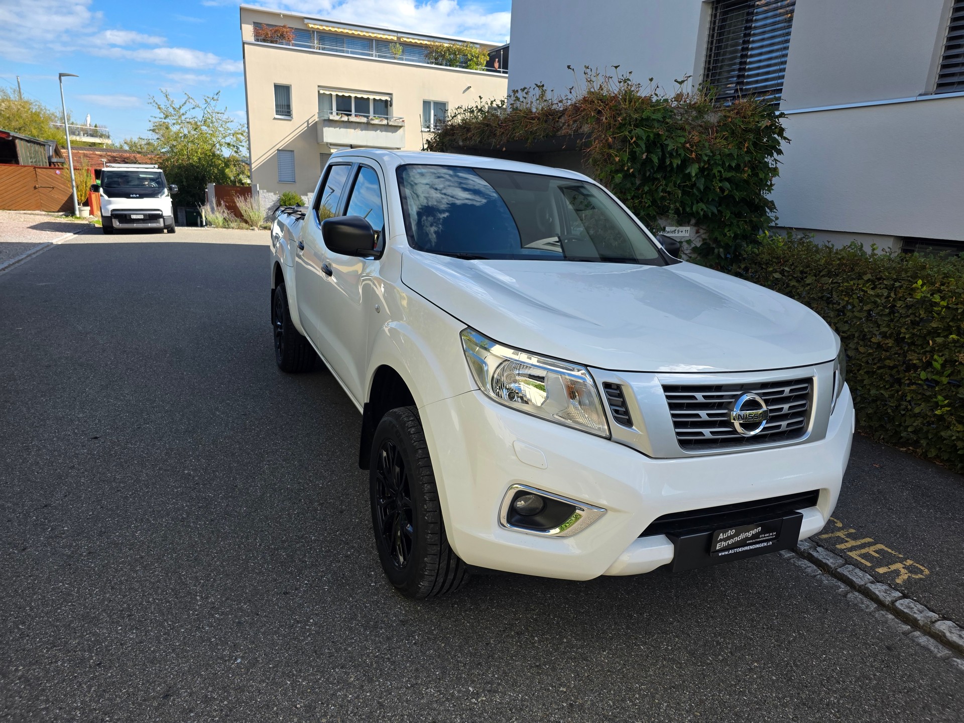 NISSAN Navara Double Cab Visia 2.3 dCi 4WD-image-2