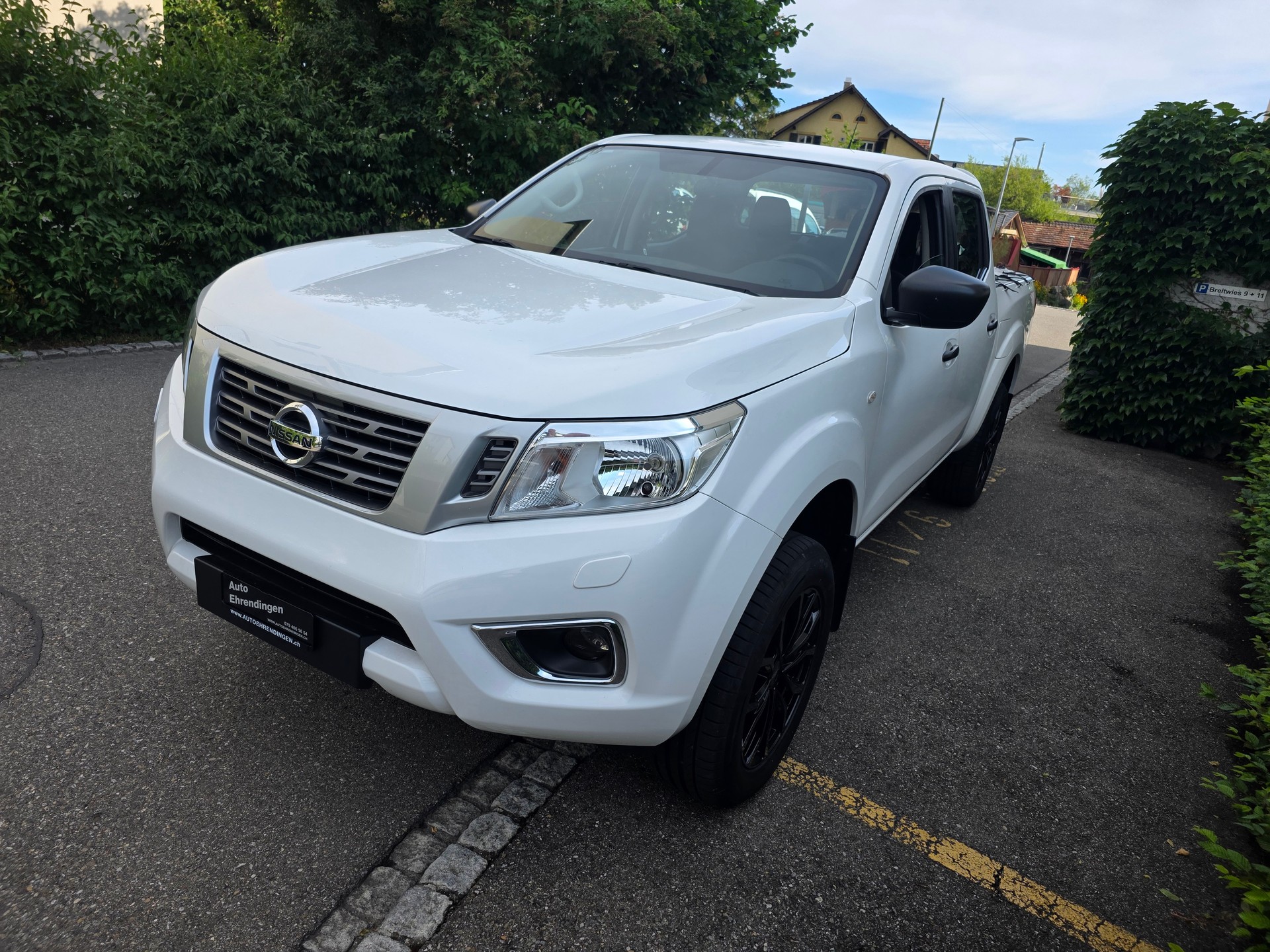 NISSAN Navara Double Cab Visia 2.3 dCi 4WD-image-0