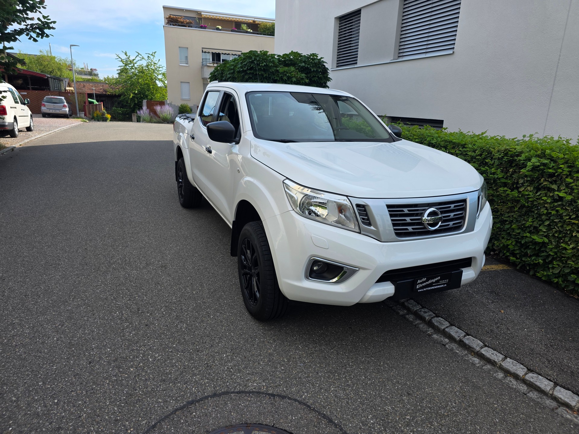 NISSAN Navara Double Cab Visia 2.3 dCi 4WD-image-2