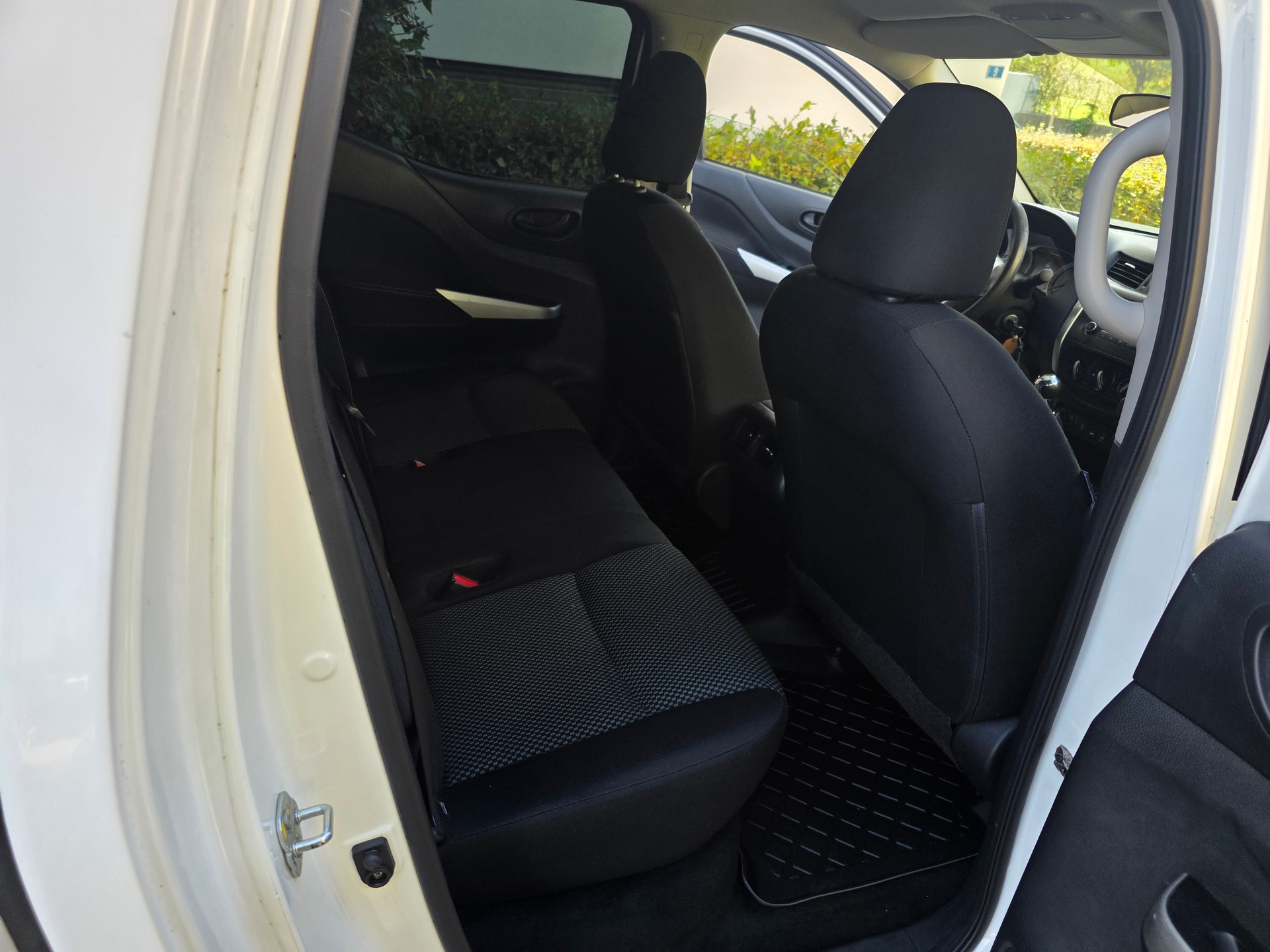 NISSAN Navara Double Cab Visia 2.3 dCi 4WD-image-10