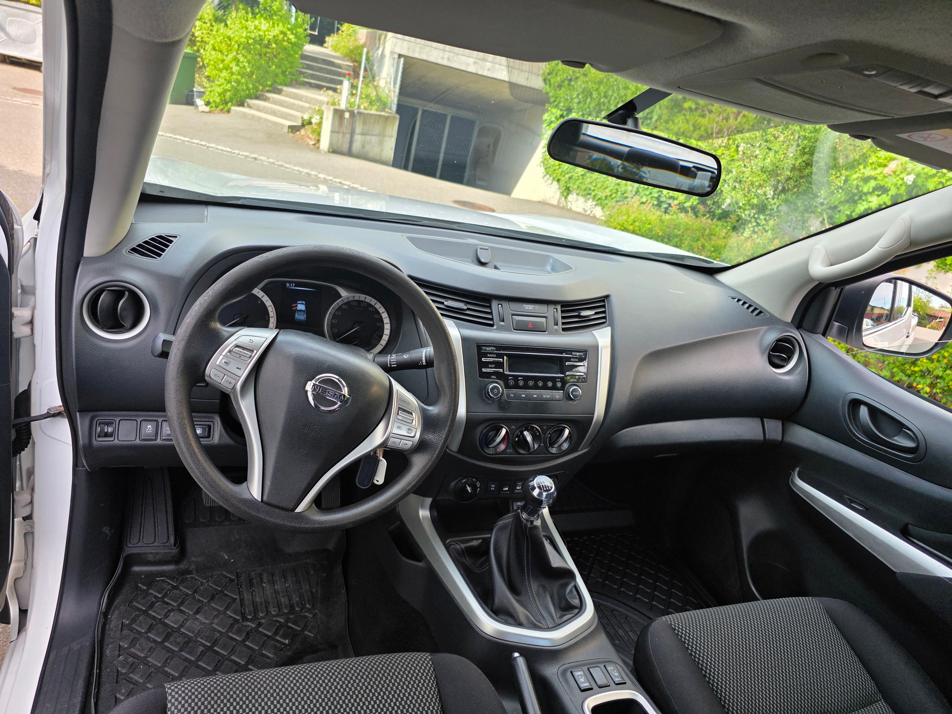 NISSAN Navara Double Cab Visia 2.3 dCi 4WD-image-9