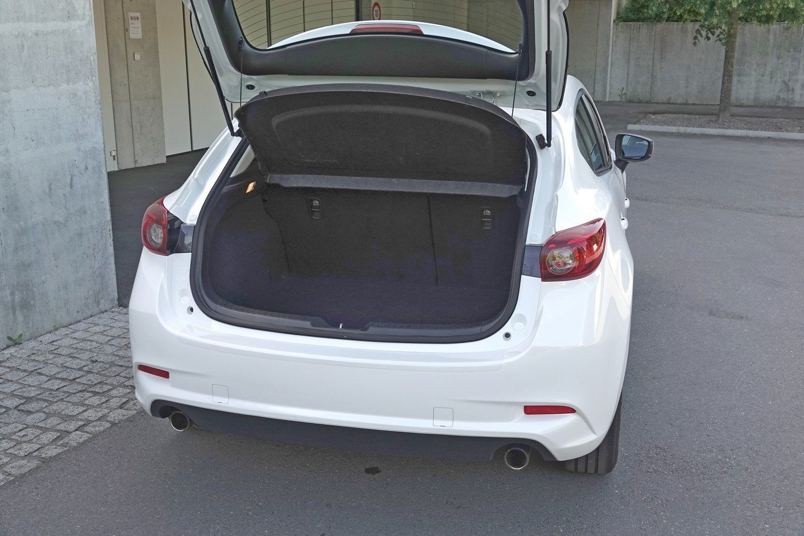 MAZDA 3 SKYACTIV-G 120 Ambition-image-5