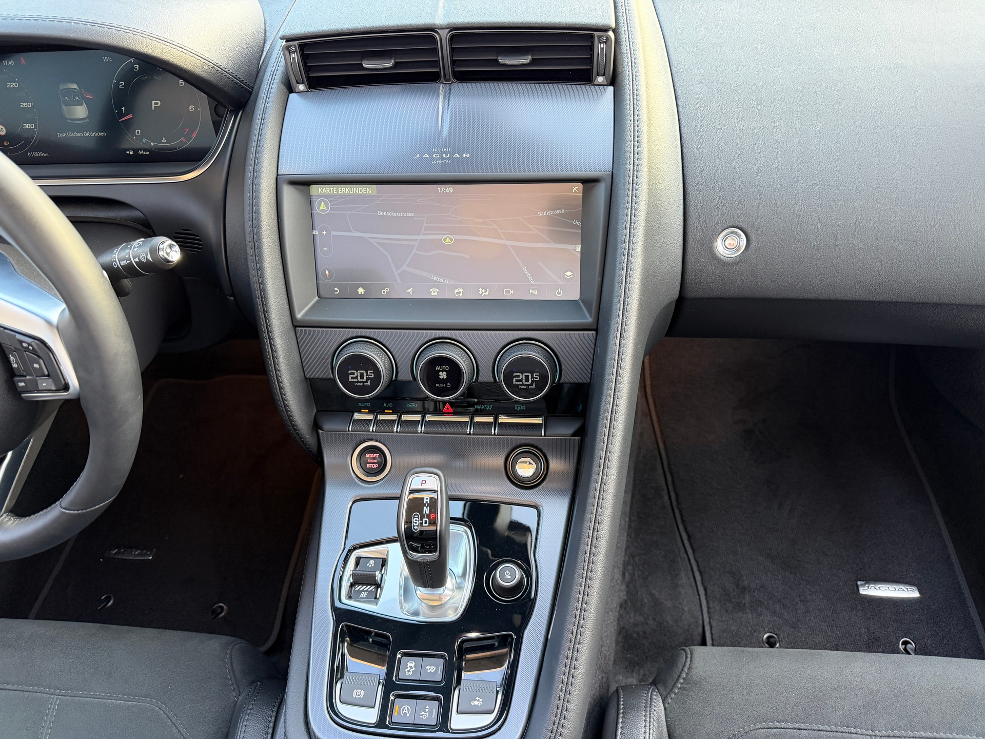 JAGUAR F-Type Convertible 2.0 I4 R-Dynamic Automatik-image-17