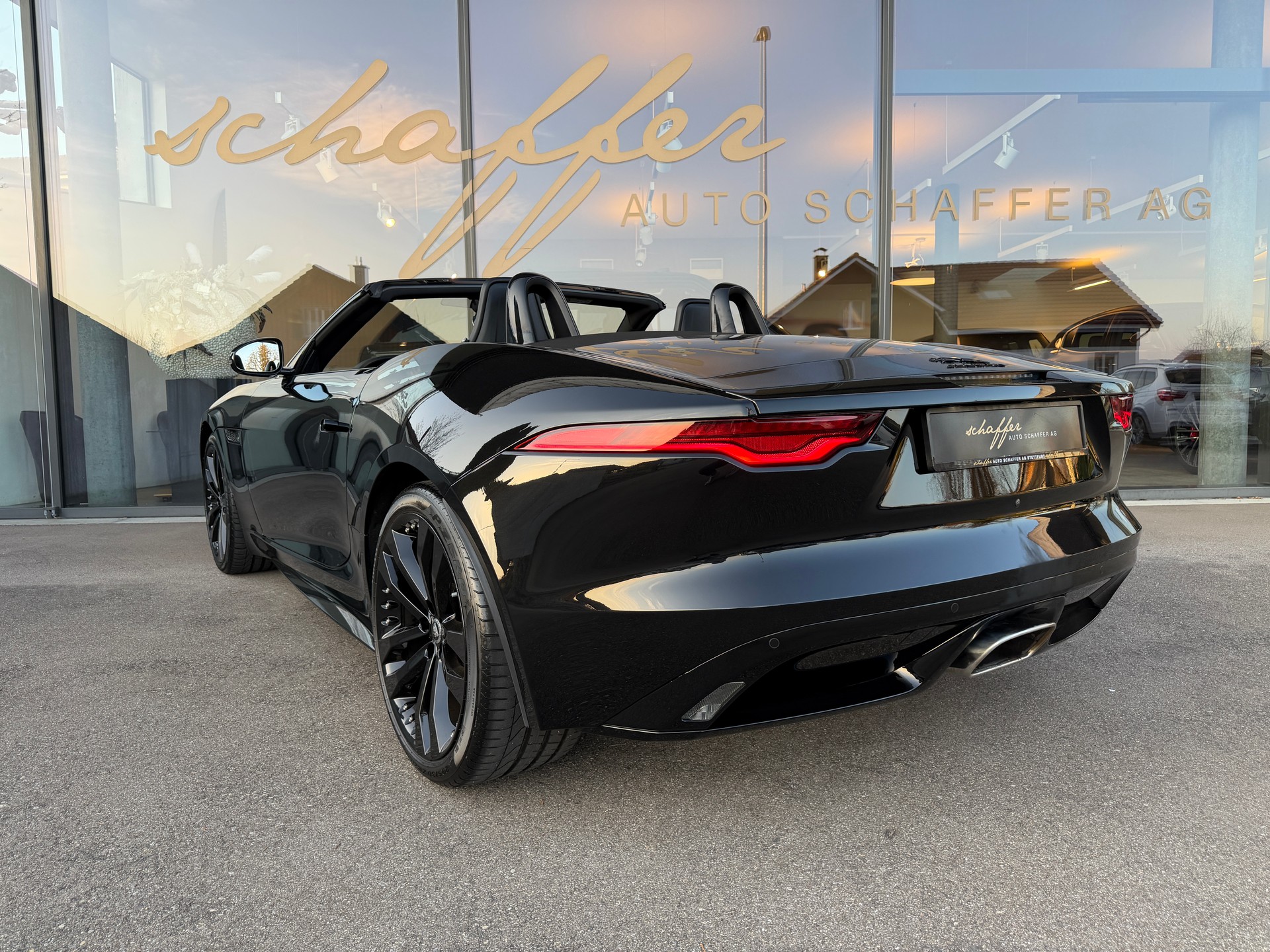 JAGUAR F-Type Convertible 2.0 I4 R-Dynamic Automatik-image-7