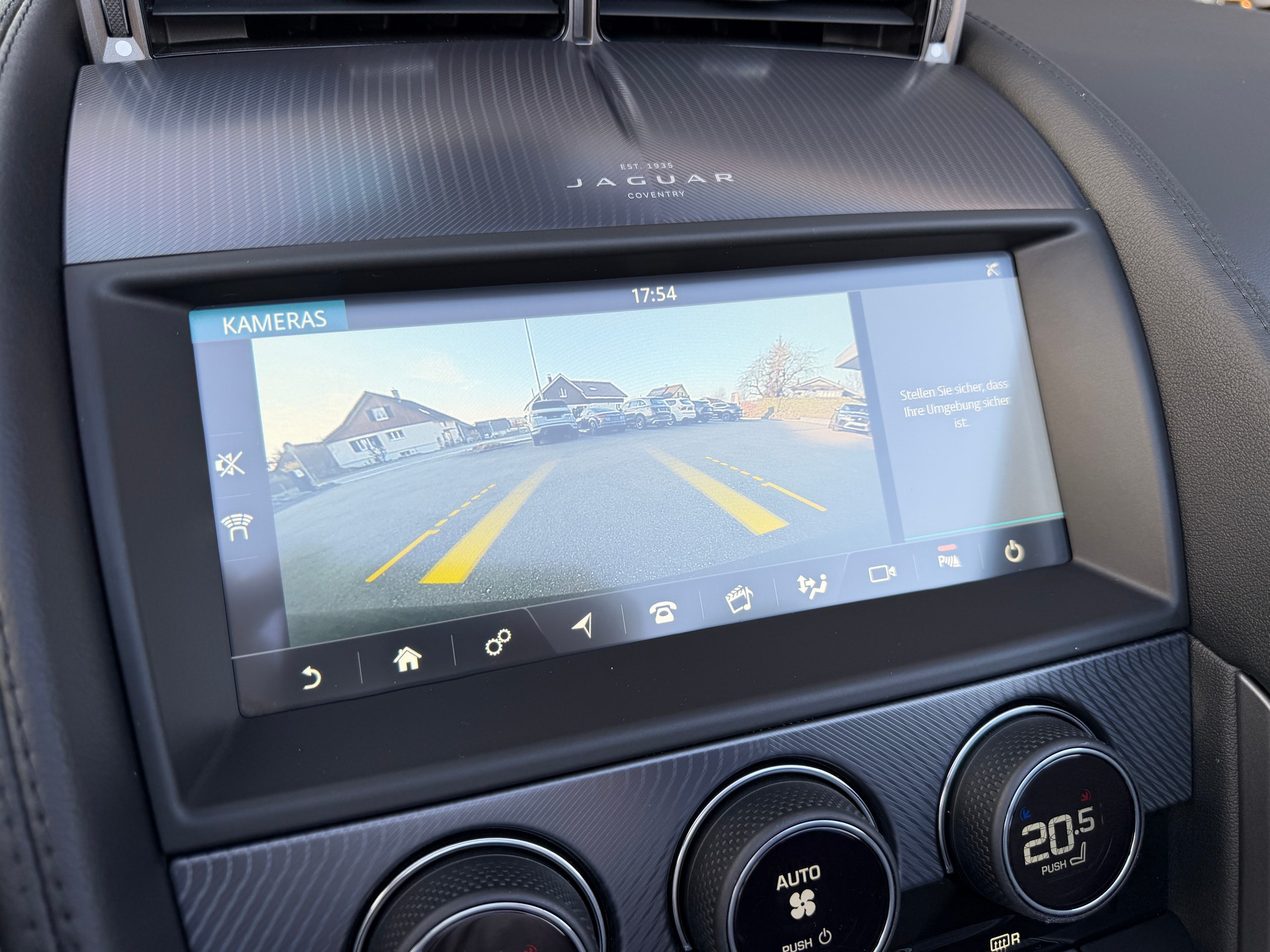 JAGUAR F-Type Convertible 2.0 I4 R-Dynamic Automatik-image-24