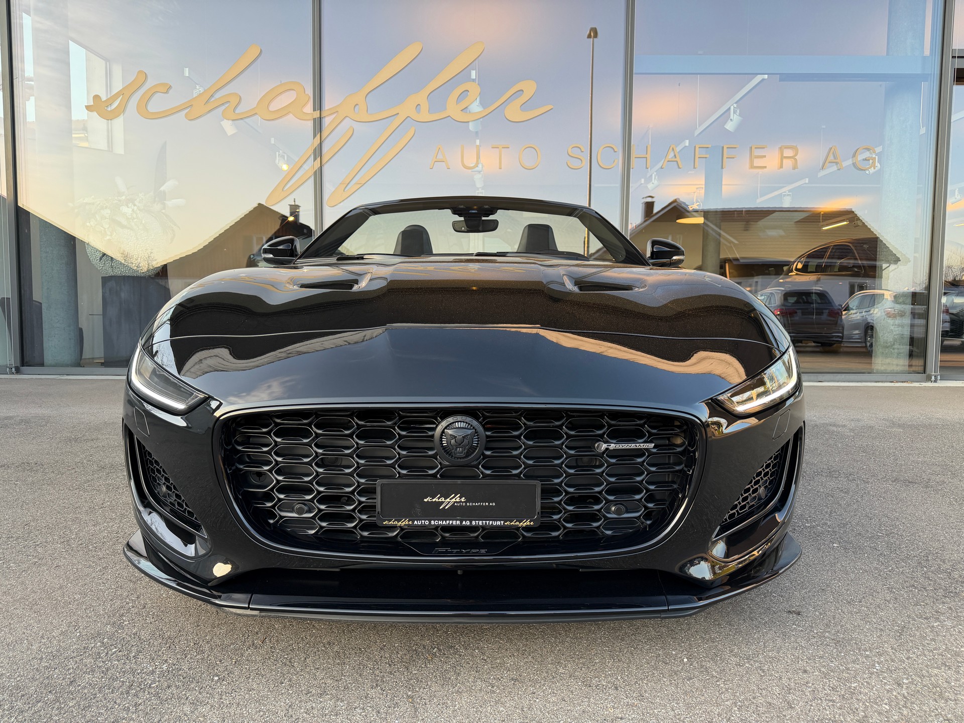 JAGUAR F-Type Convertible 2.0 I4 R-Dynamic Automatik-showroom-element-2