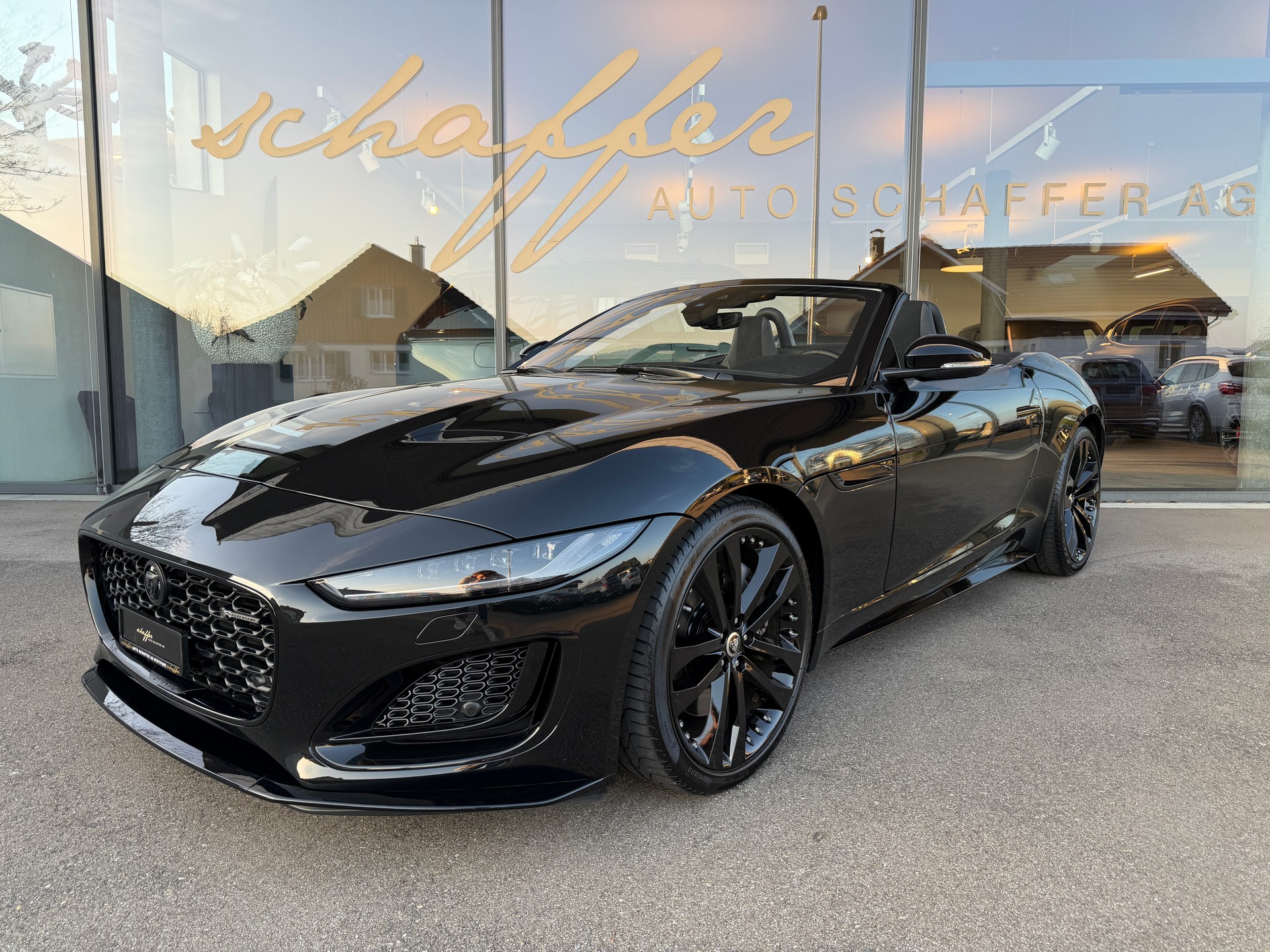 JAGUAR F-Type Convertible 2.0 I4 R-Dynamic Automatik-showroom-element-1