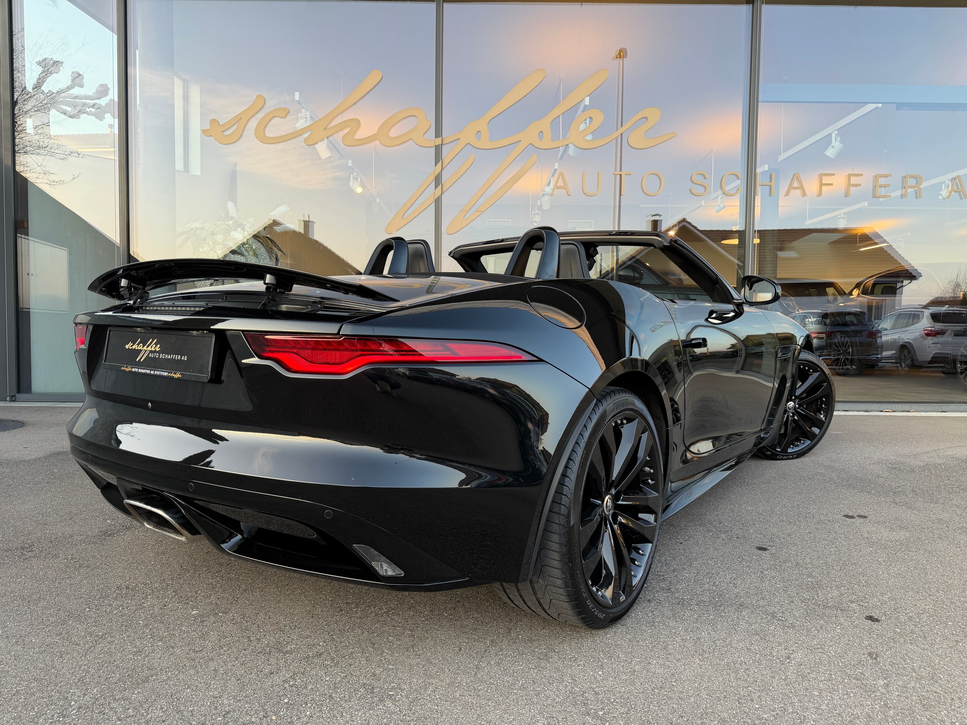 JAGUAR F-Type Convertible 2.0 I4 R-Dynamic Automatik-image-9