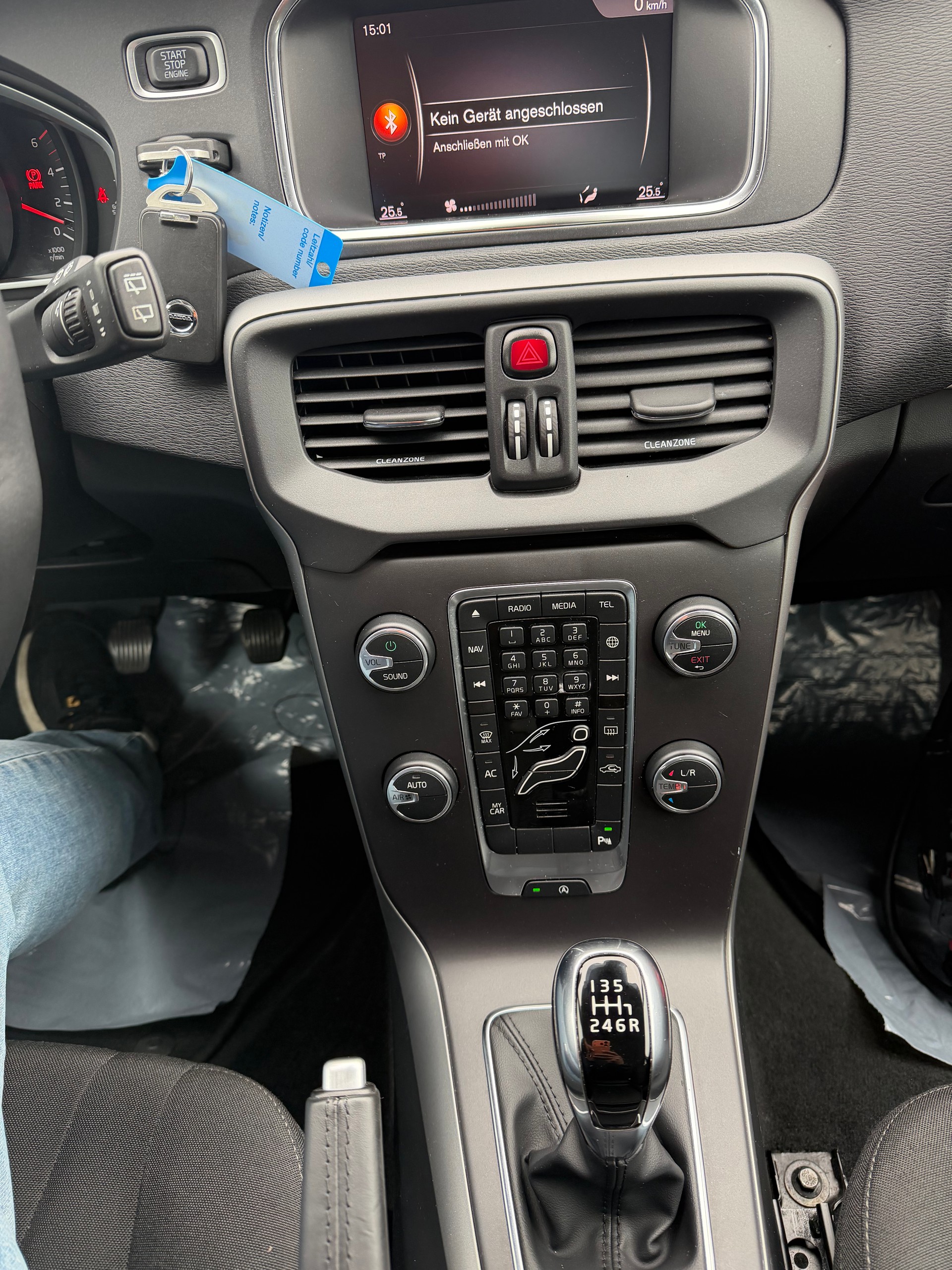 VOLVO V40 D2 Momentum-image-7