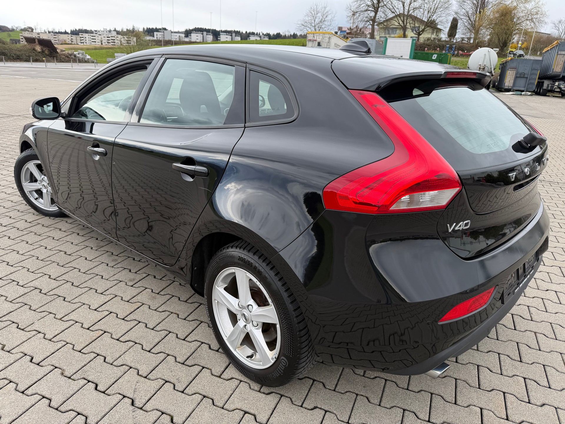 VOLVO V40 D2 Momentum-image-2