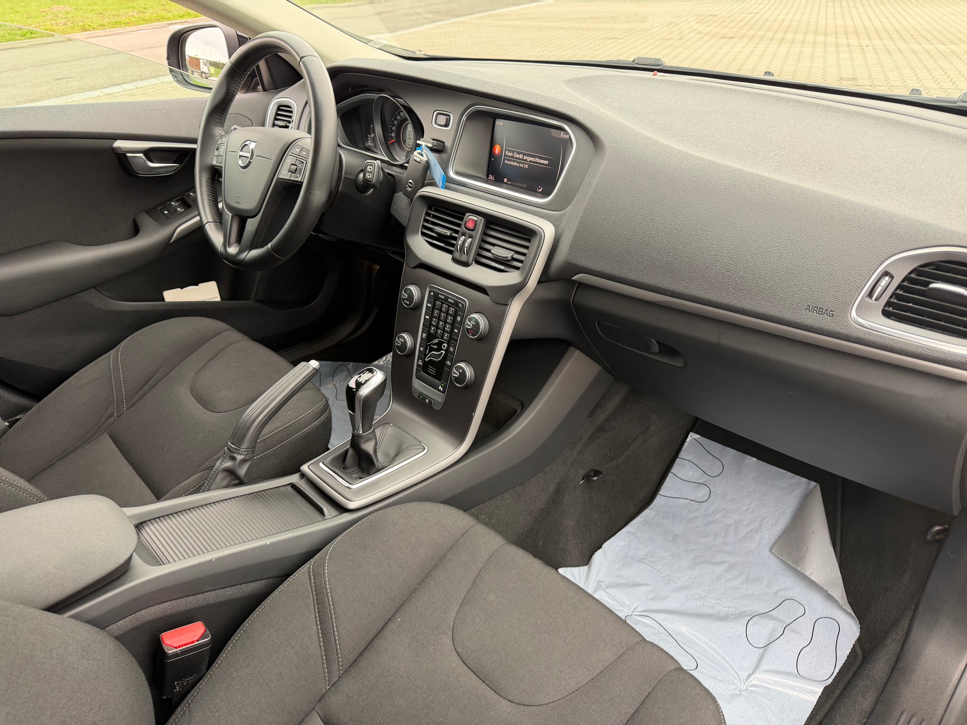 VOLVO V40 D2 Momentum-image-5