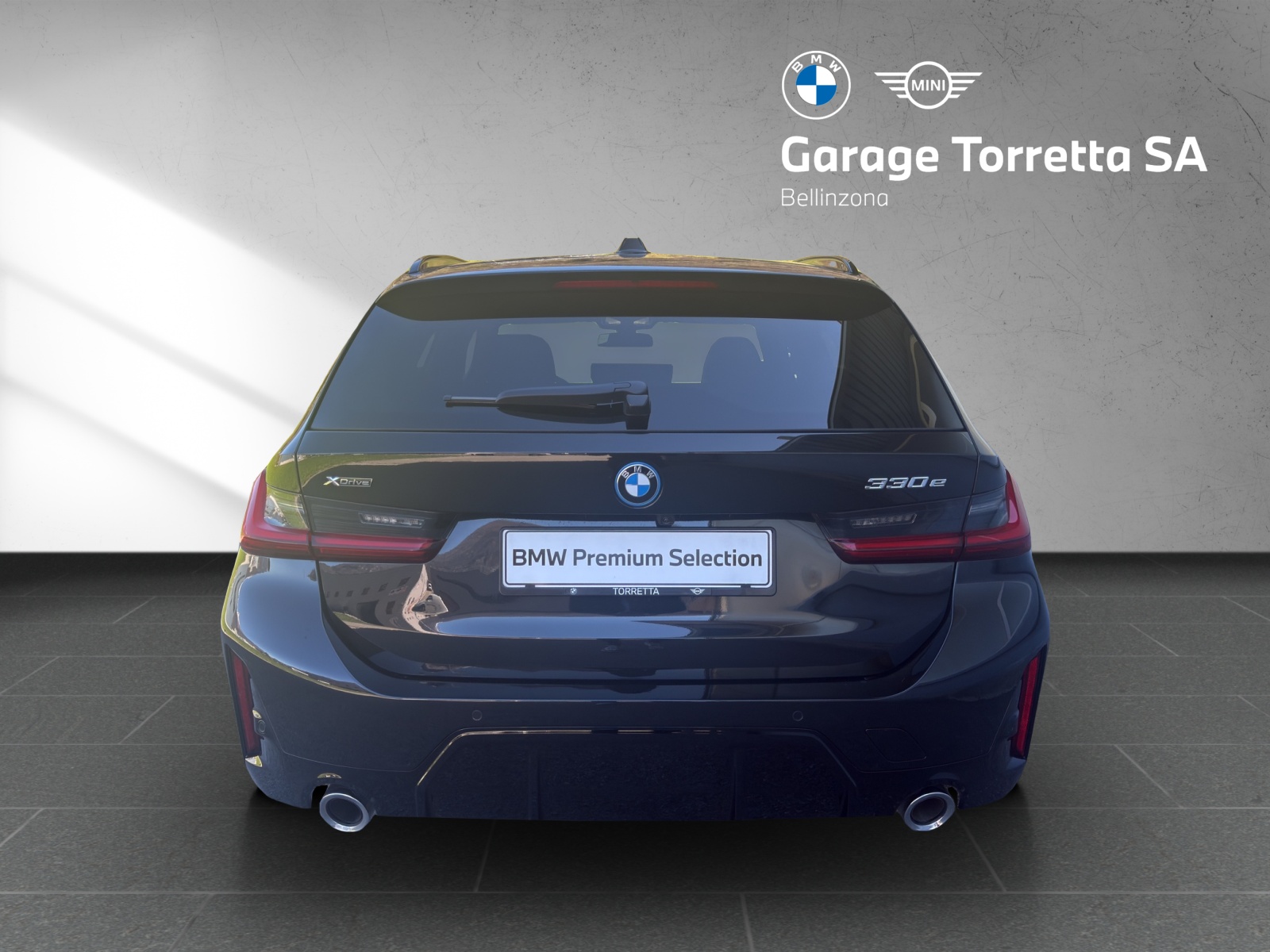 BMW 330e x DriveTouring Steptronic M Sport-image-3