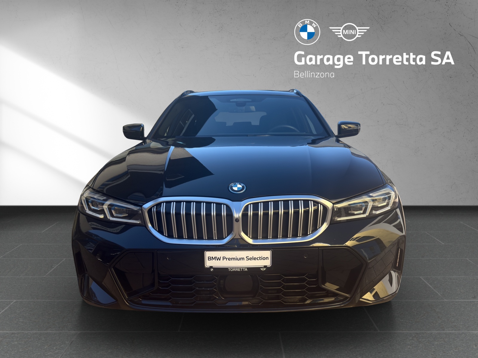 BMW 330e x DriveTouring Steptronic M Sport-image-7
